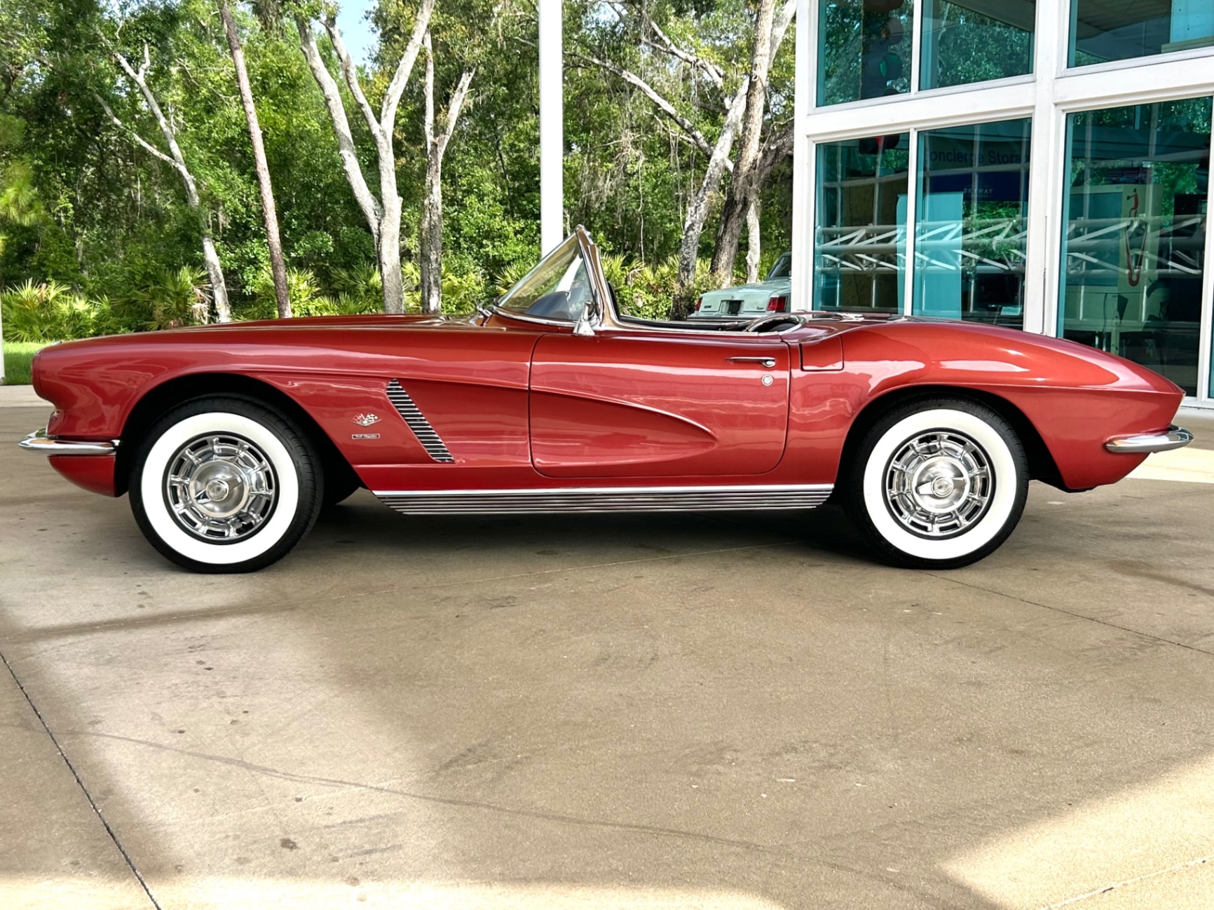 Vehicle photo 9