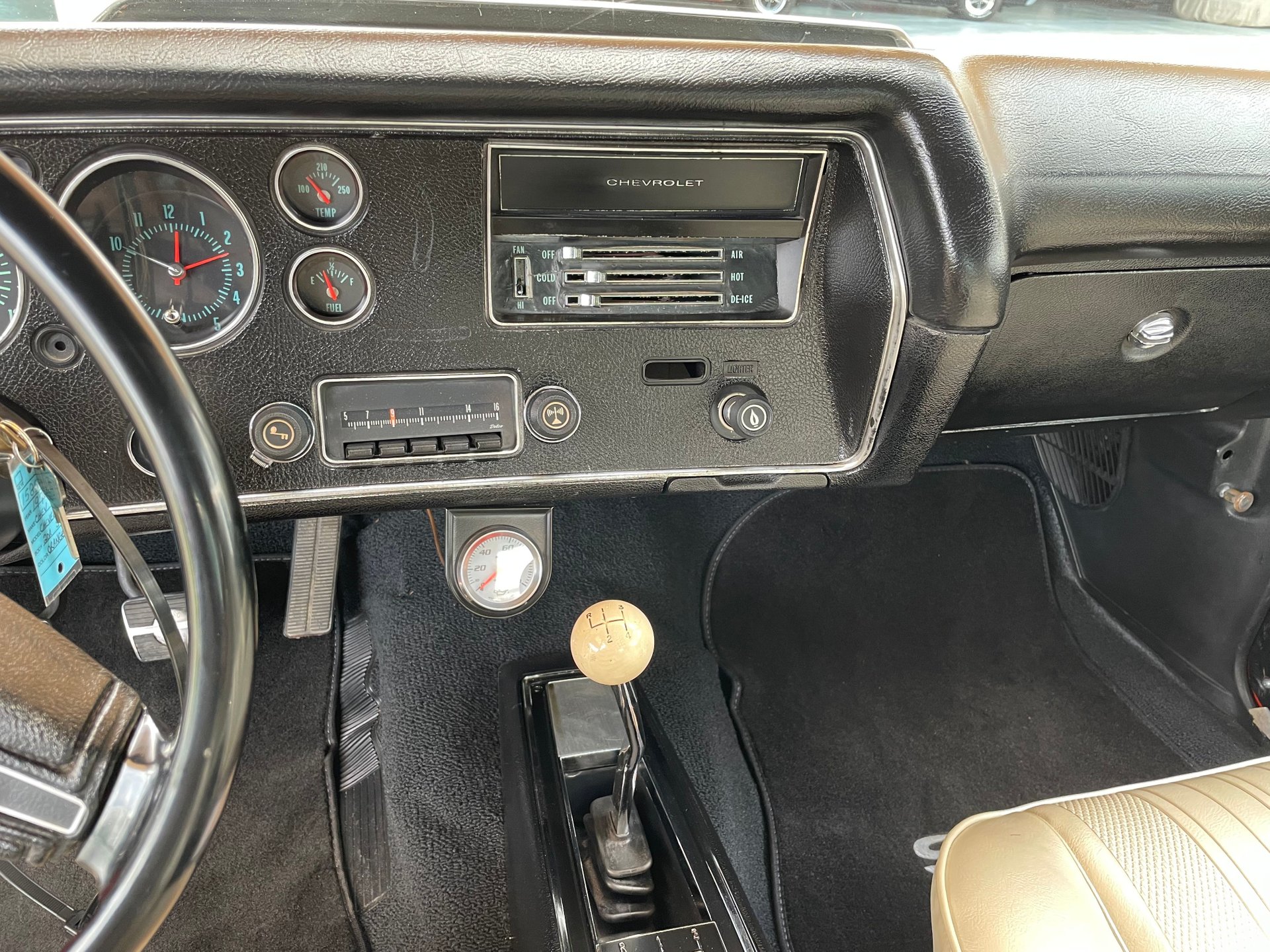 Vehicle photo 26