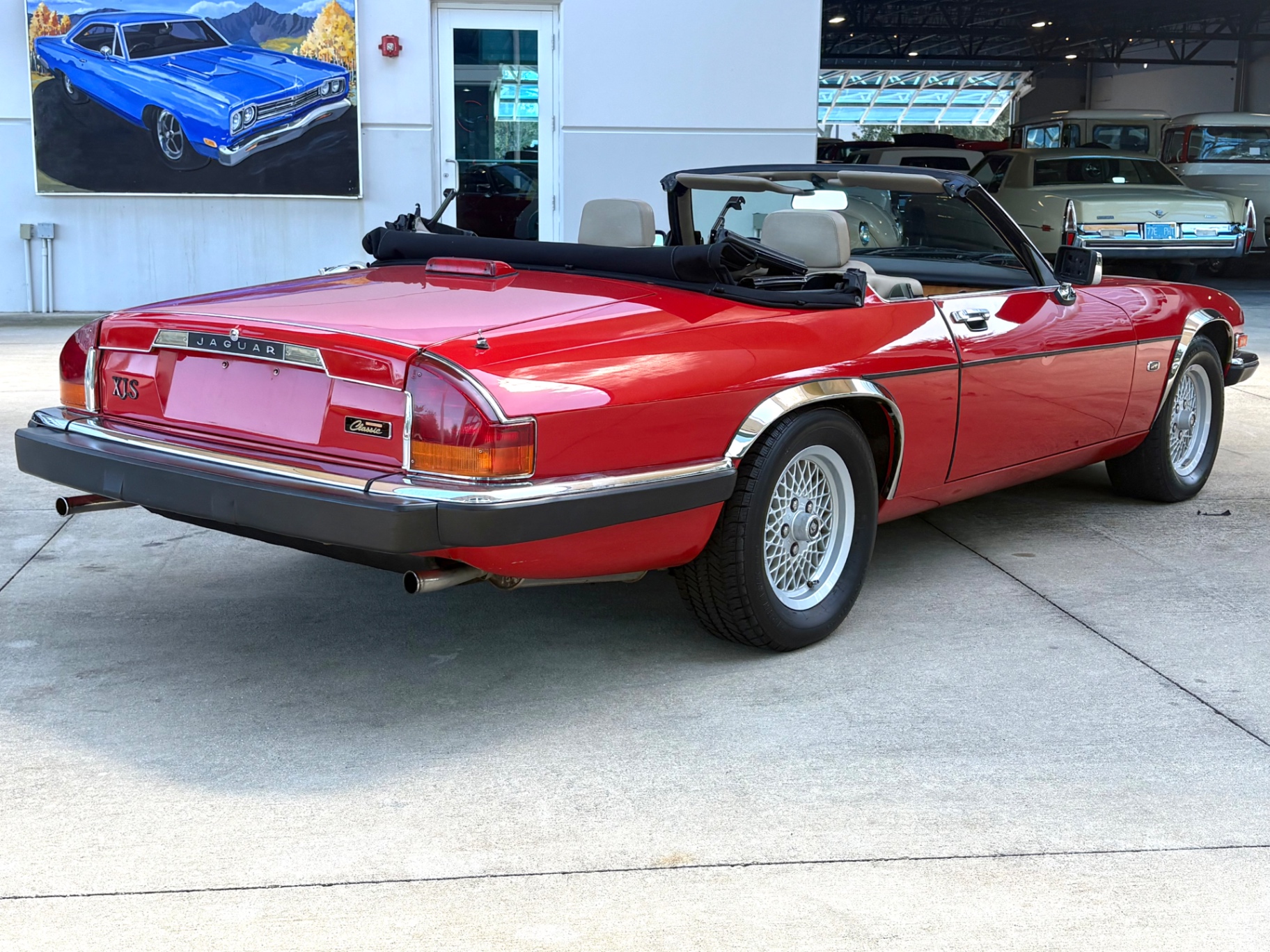Vehicle photo 6
