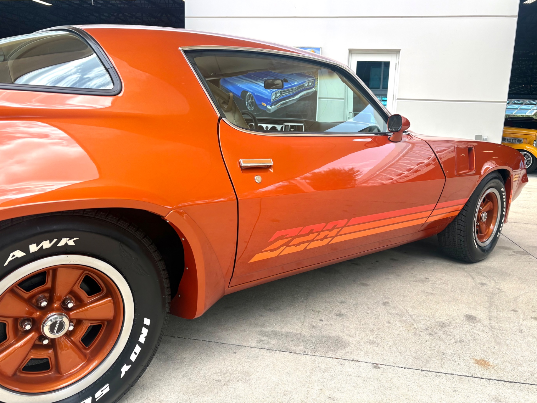 Vehicle photo 17
