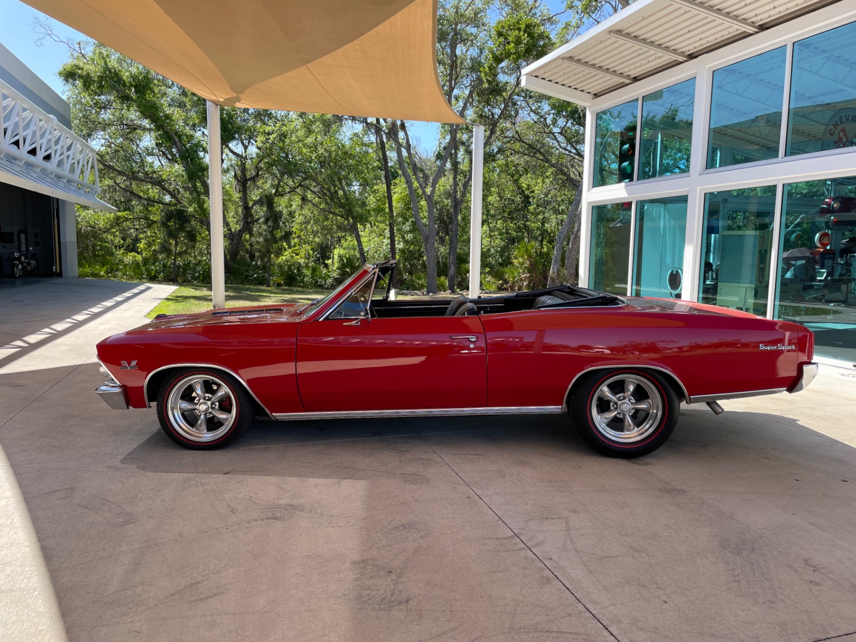 Vehicle photo 19