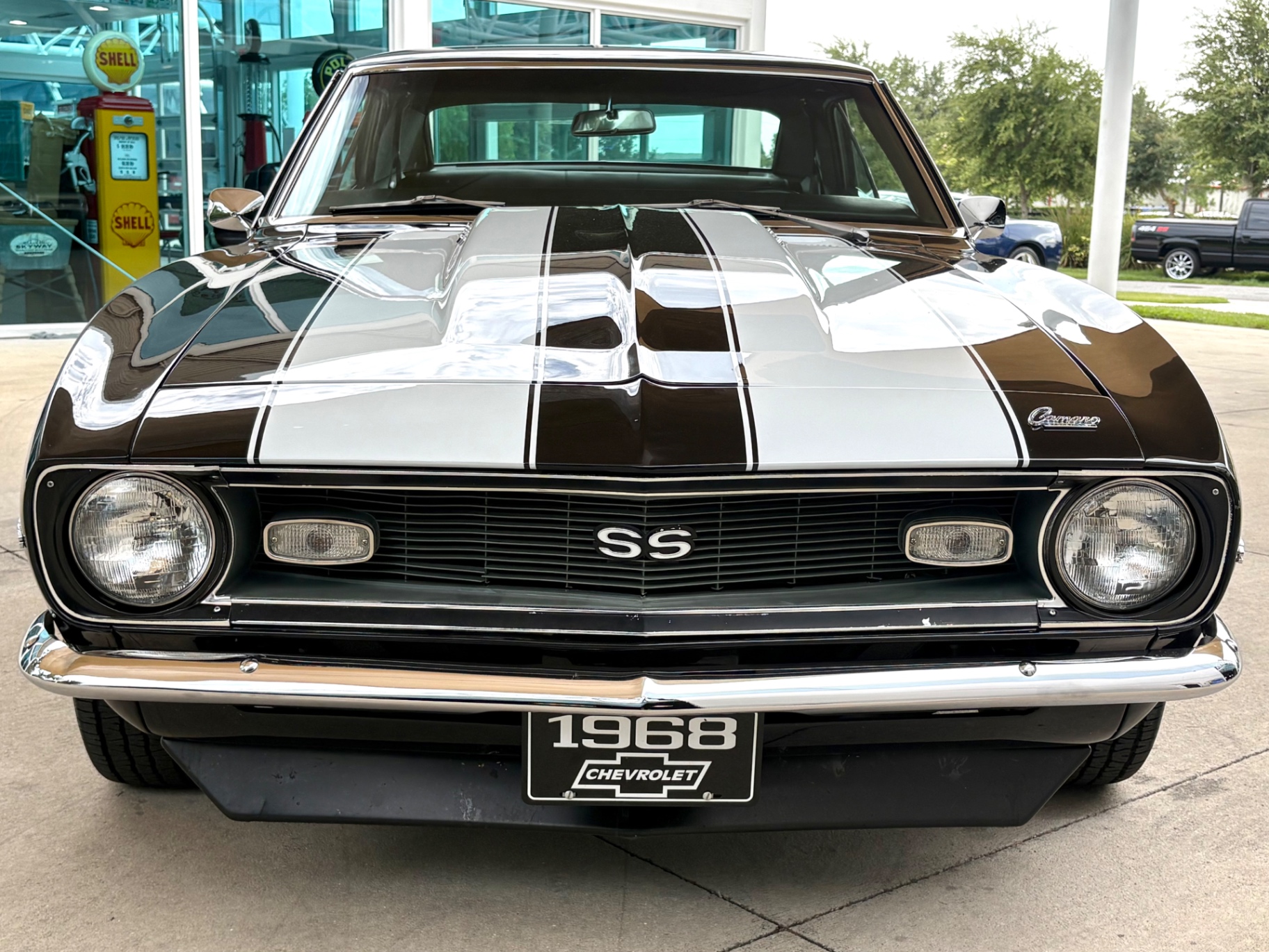 Vehicle photo 2