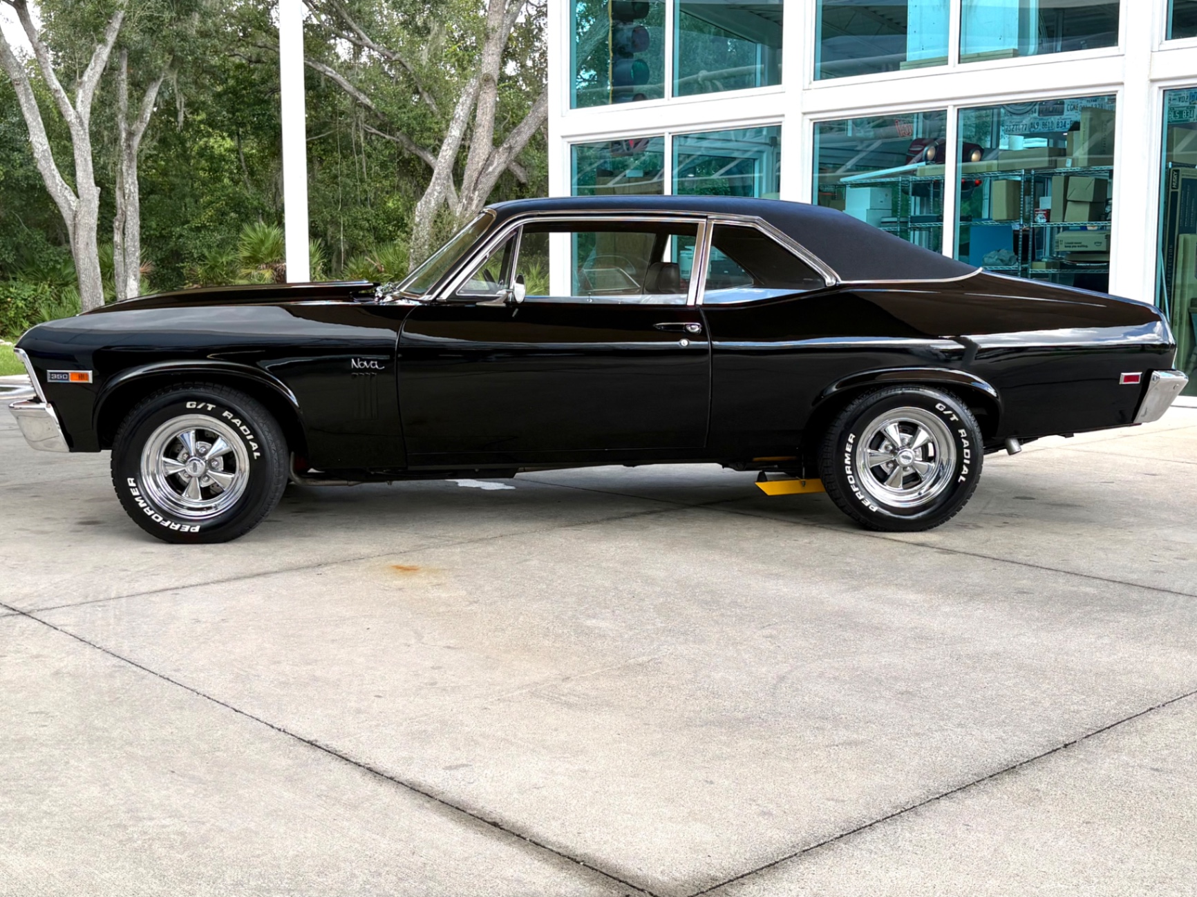 Vehicle photo 10