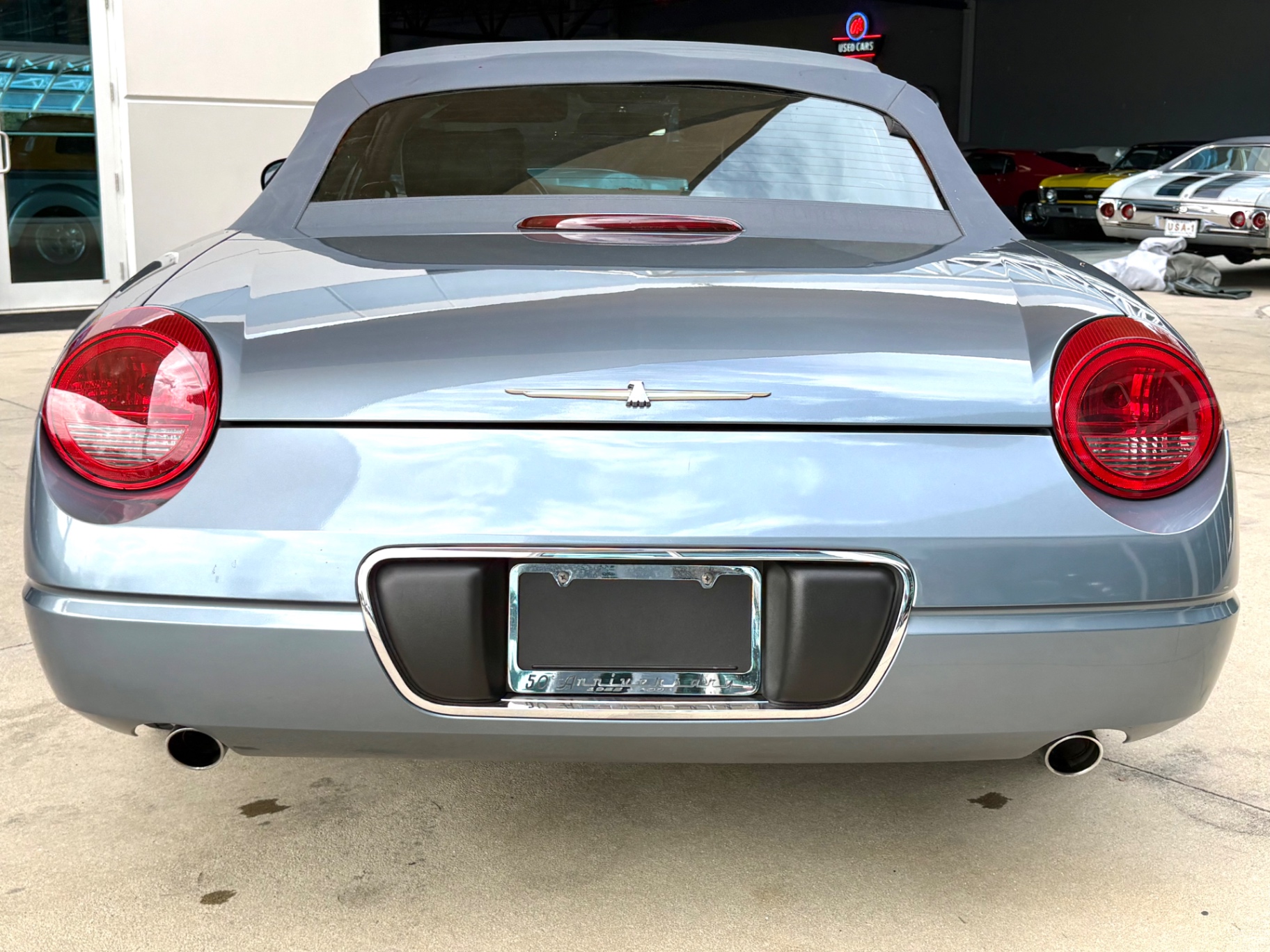 Vehicle photo 23
