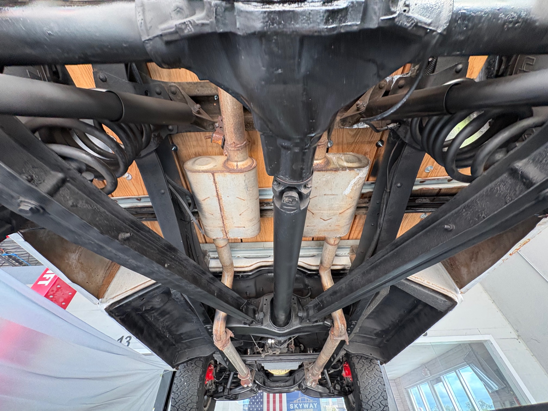 Vehicle photo 45