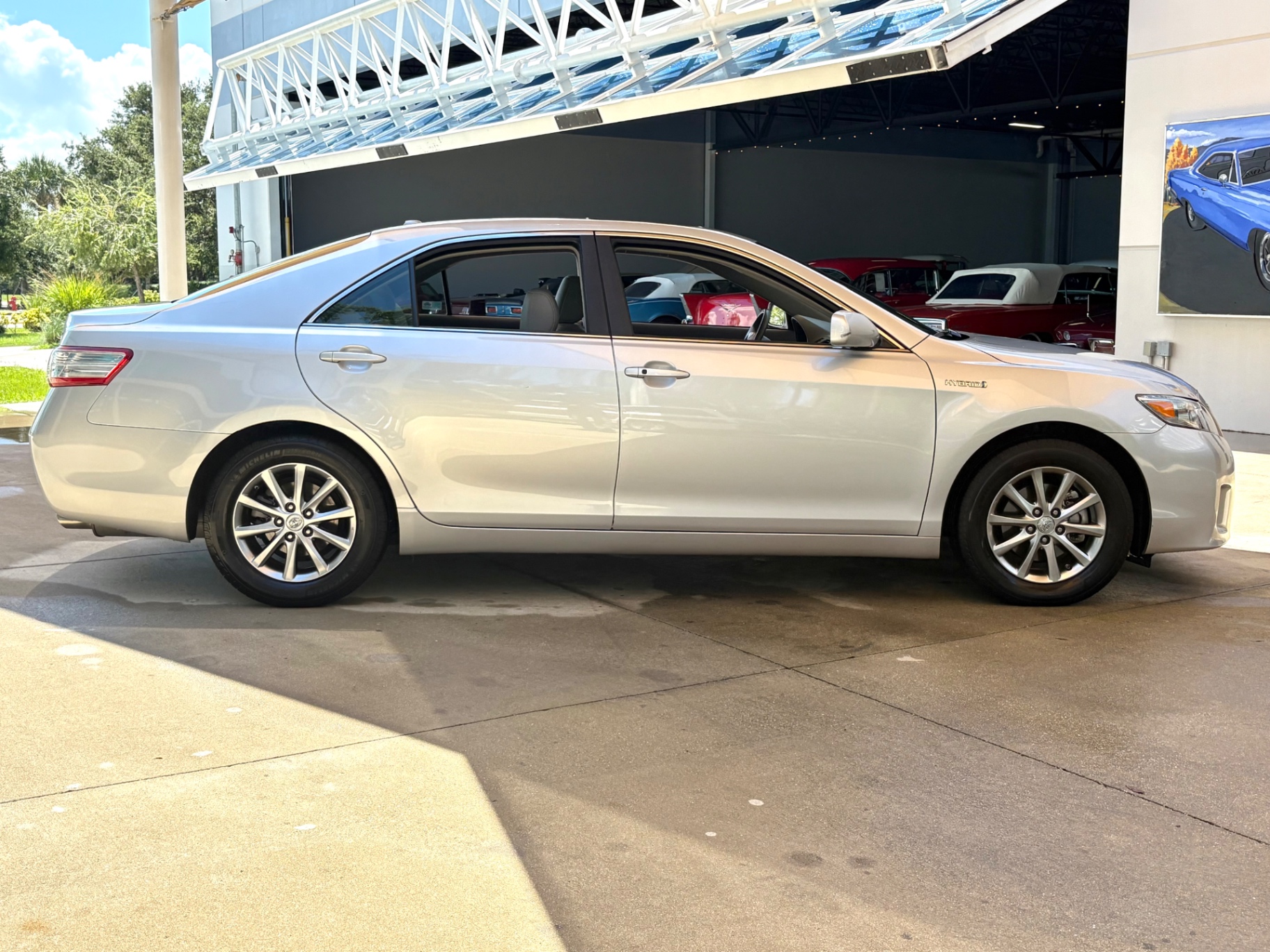 Vehicle photo 4