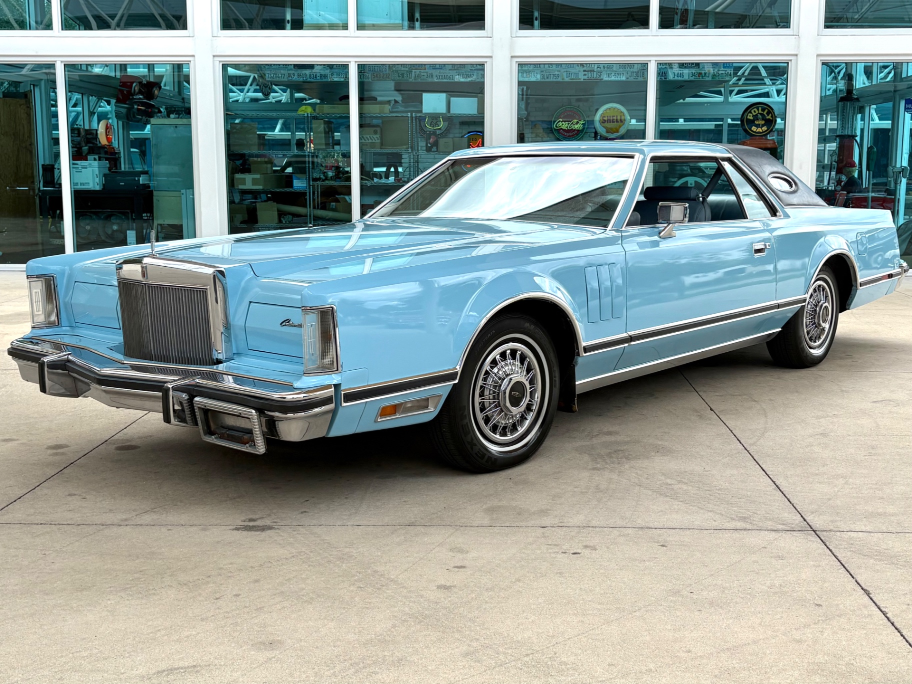 Vehicle photo 11