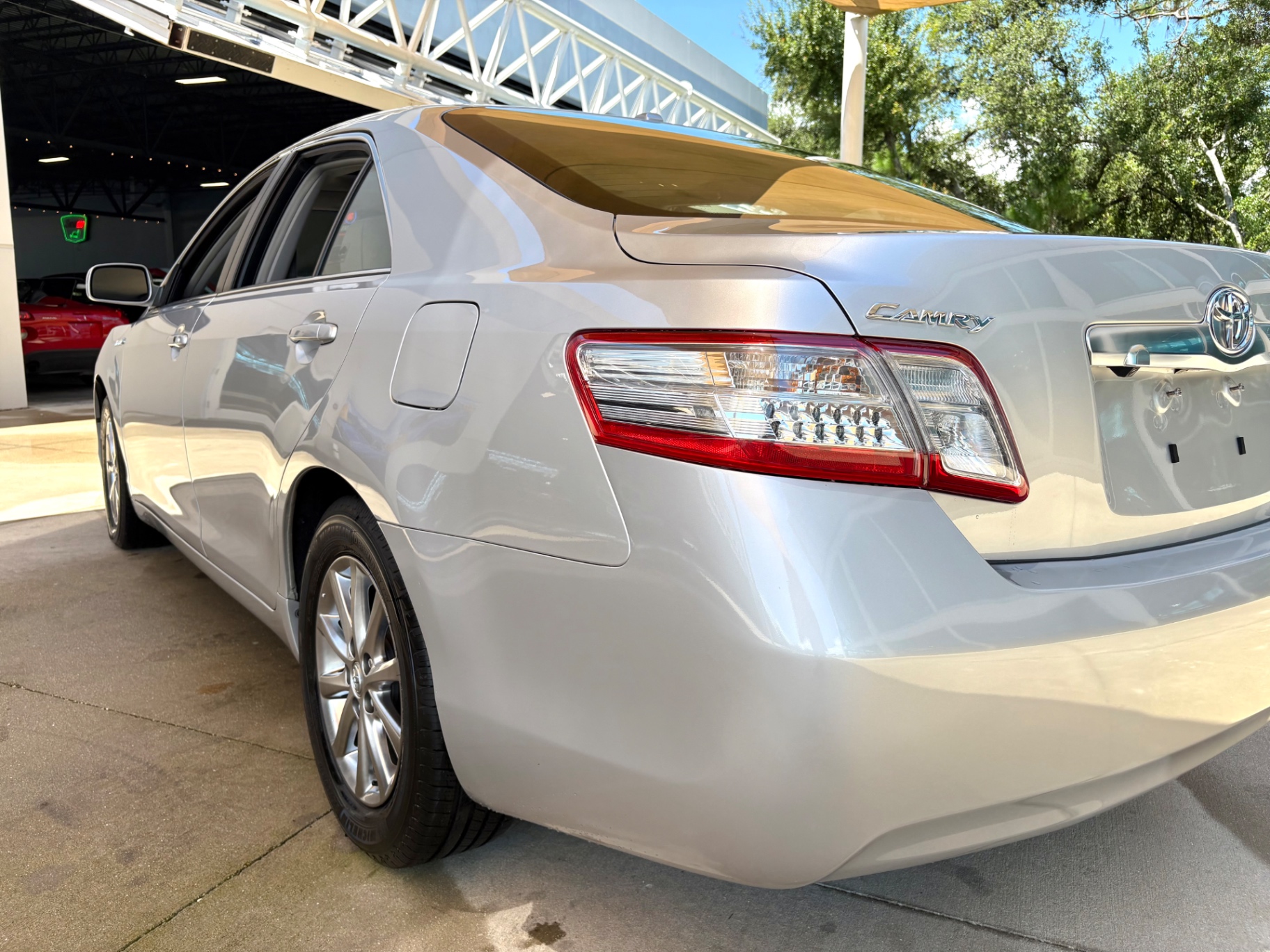 Vehicle photo 14