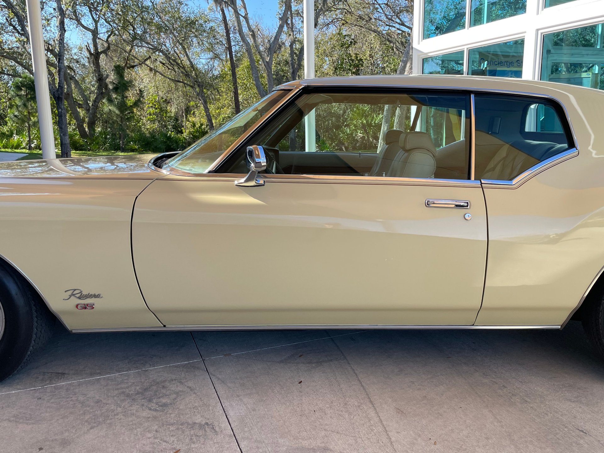 Vehicle photo 16