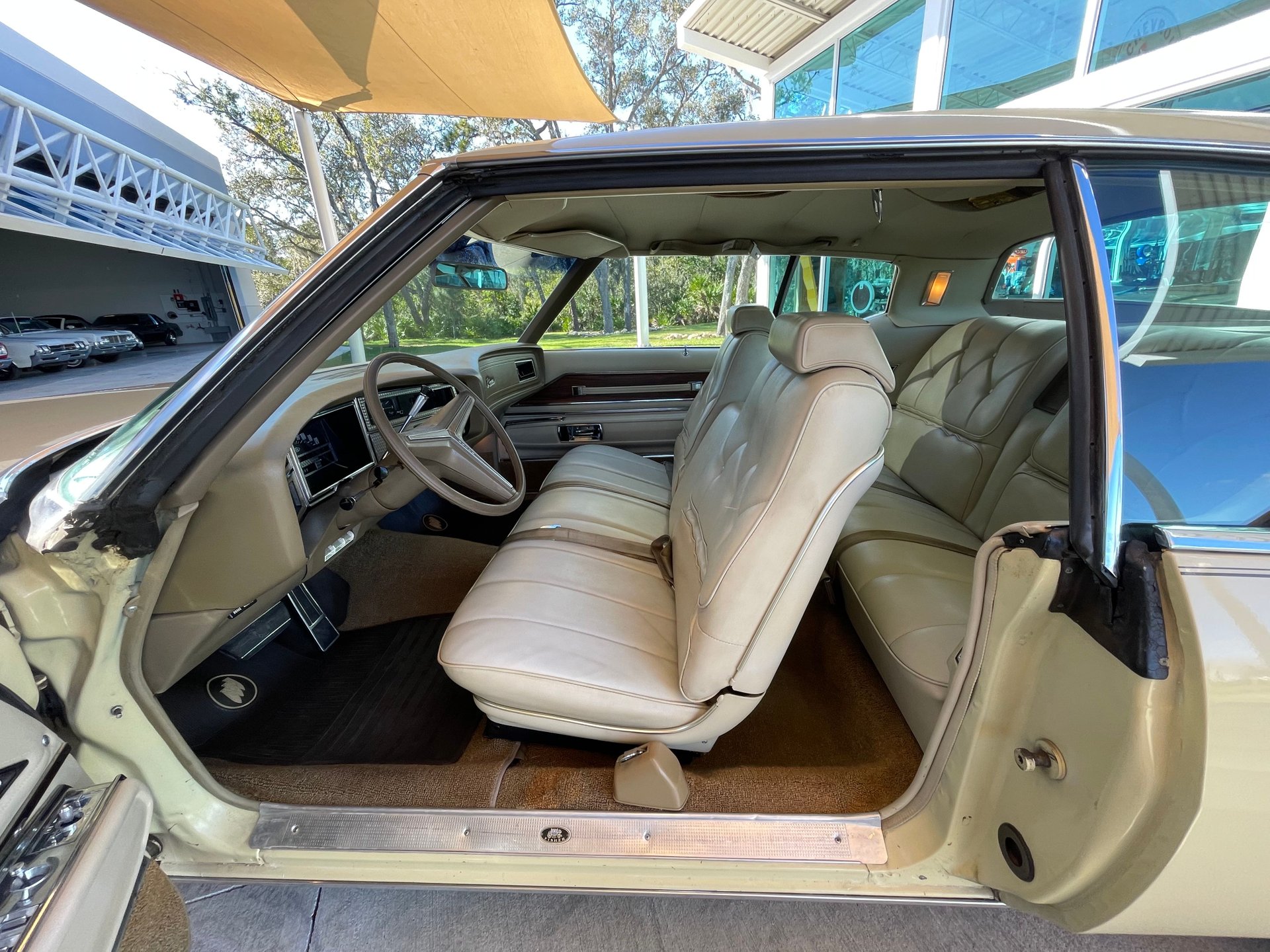 Vehicle photo 22