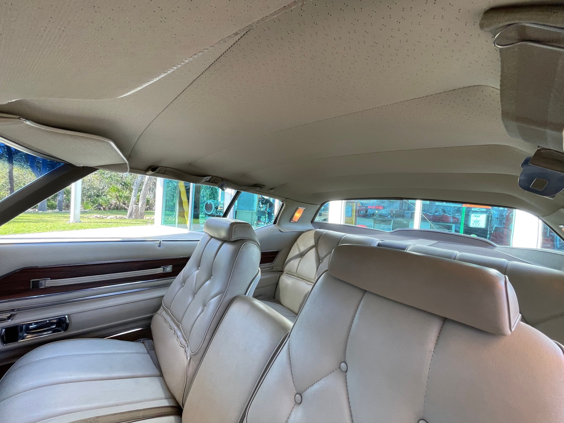 Vehicle photo 25