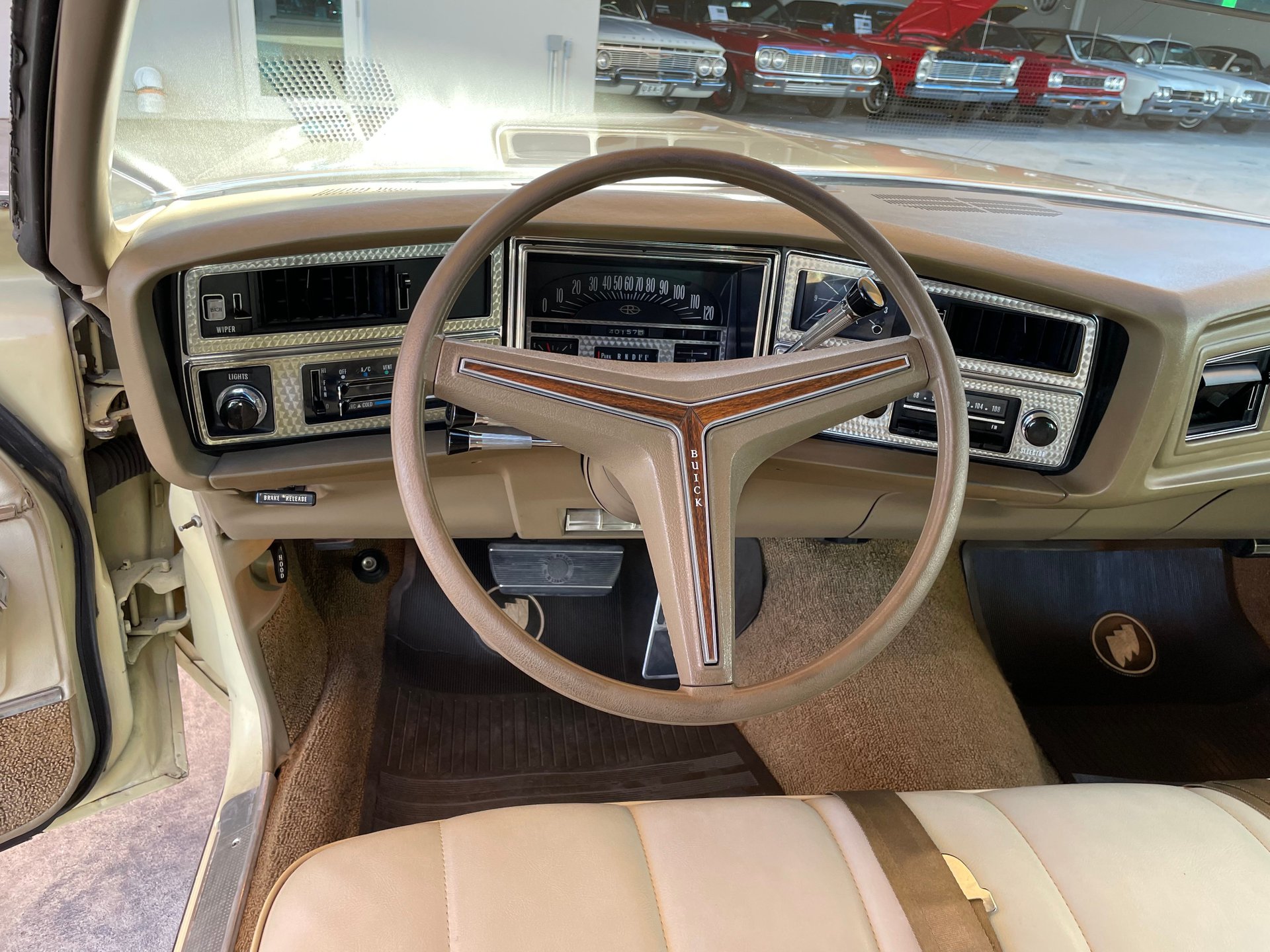 Vehicle photo 26