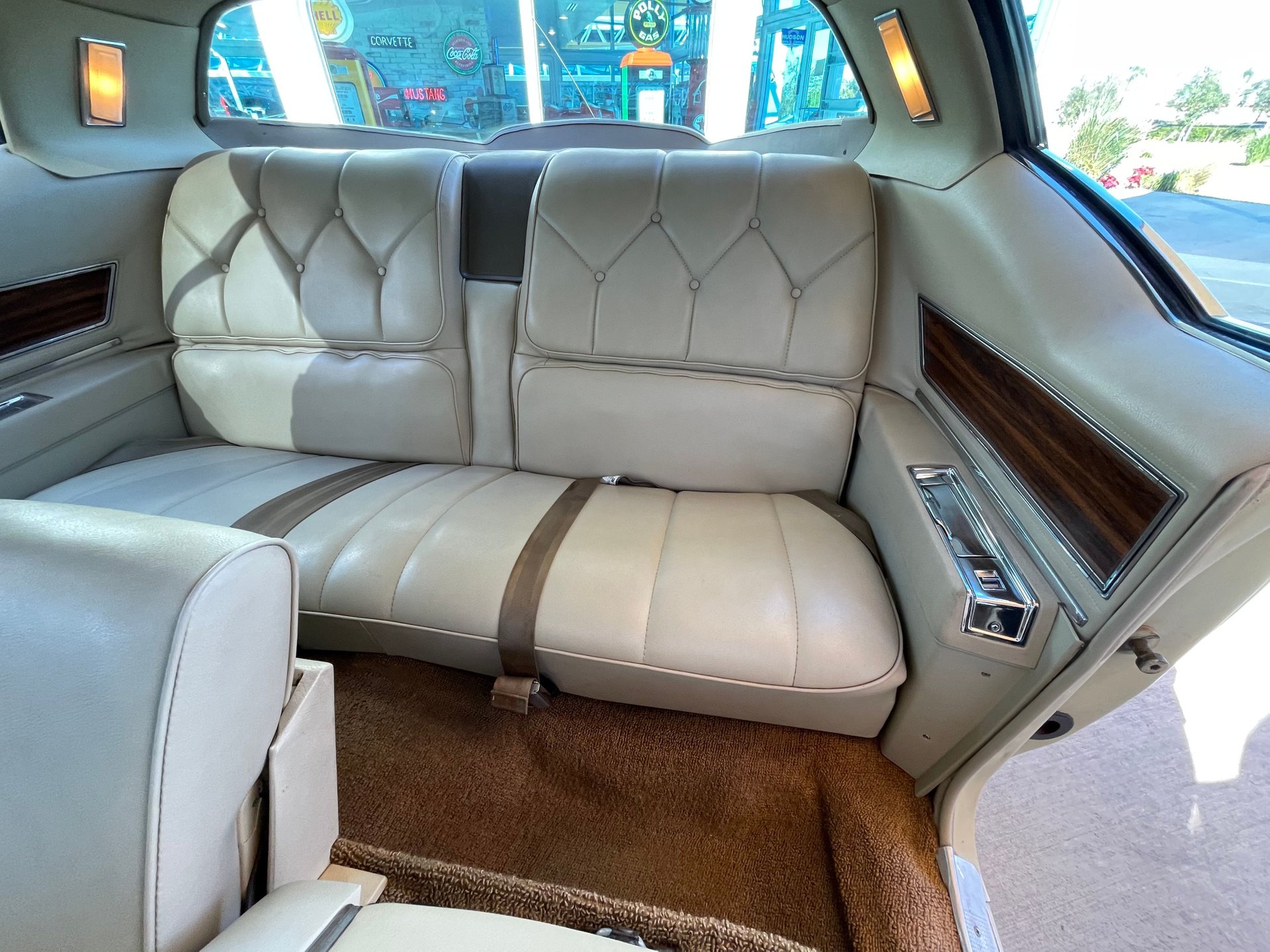Vehicle photo 30