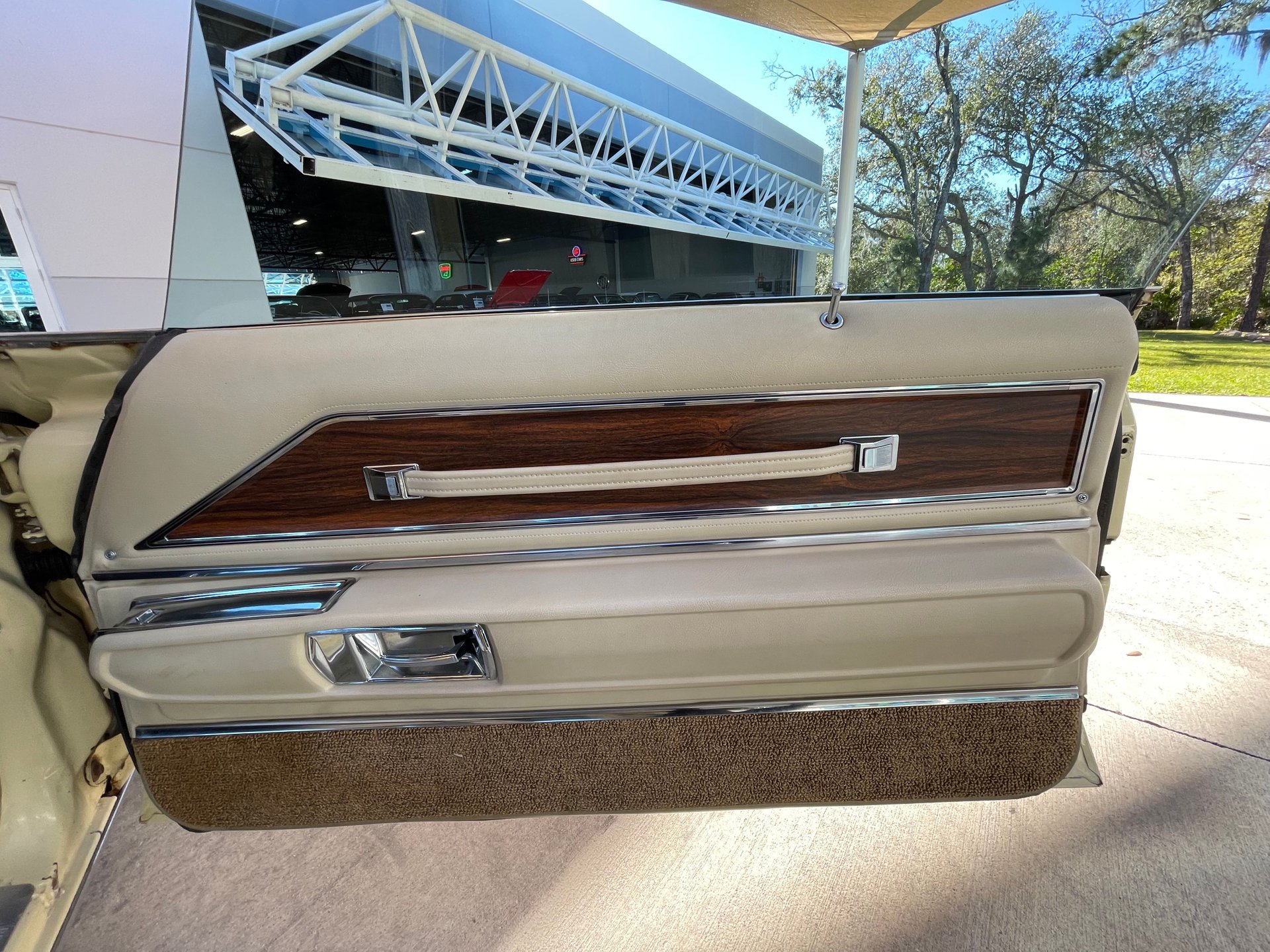 Vehicle photo 32