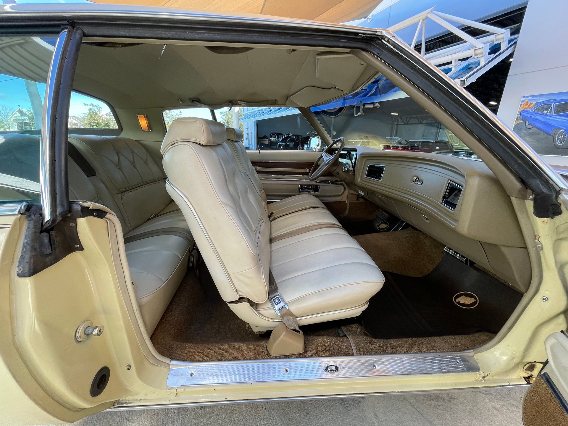Vehicle photo 33