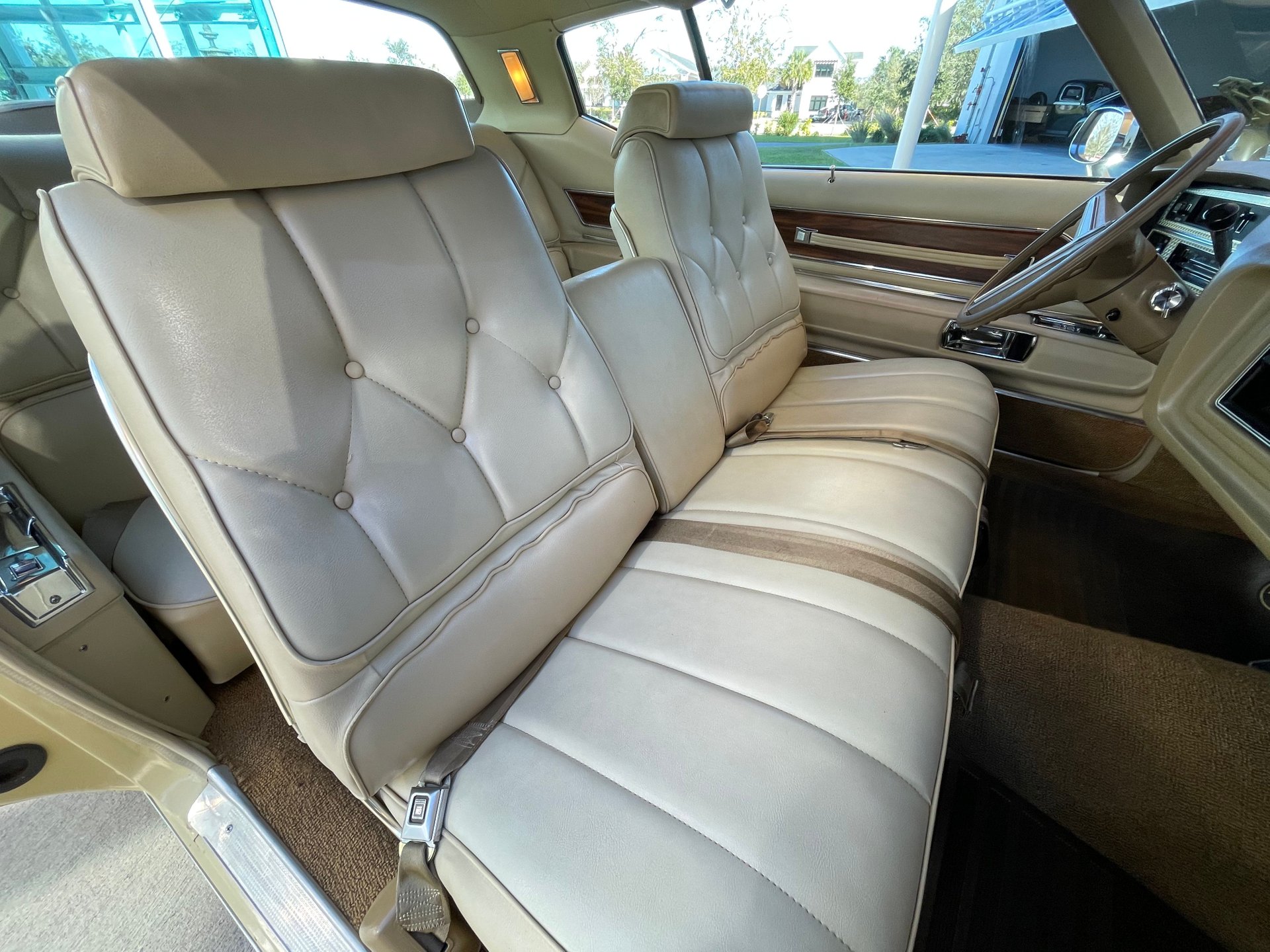 Vehicle photo 34