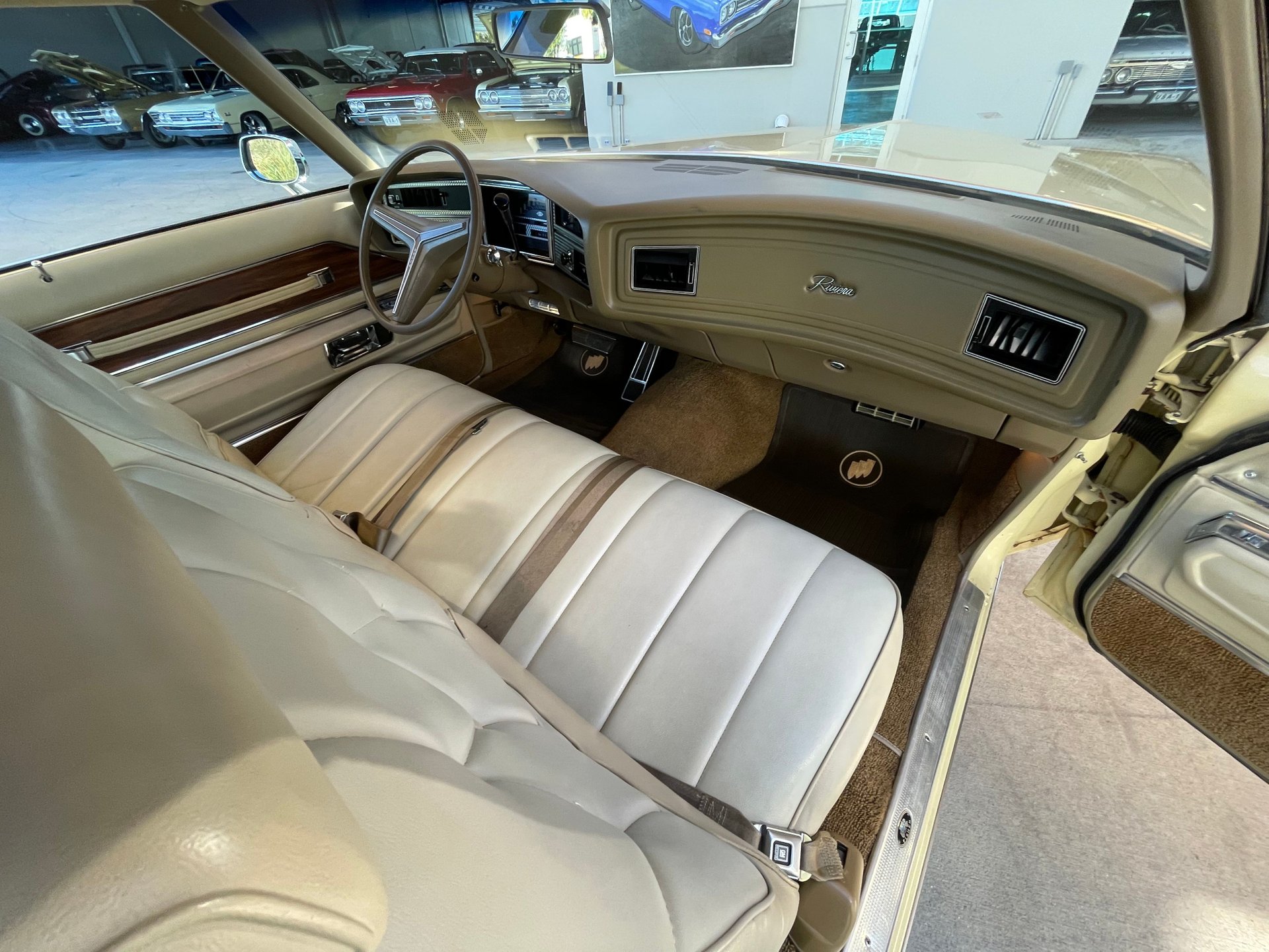 Vehicle photo 35