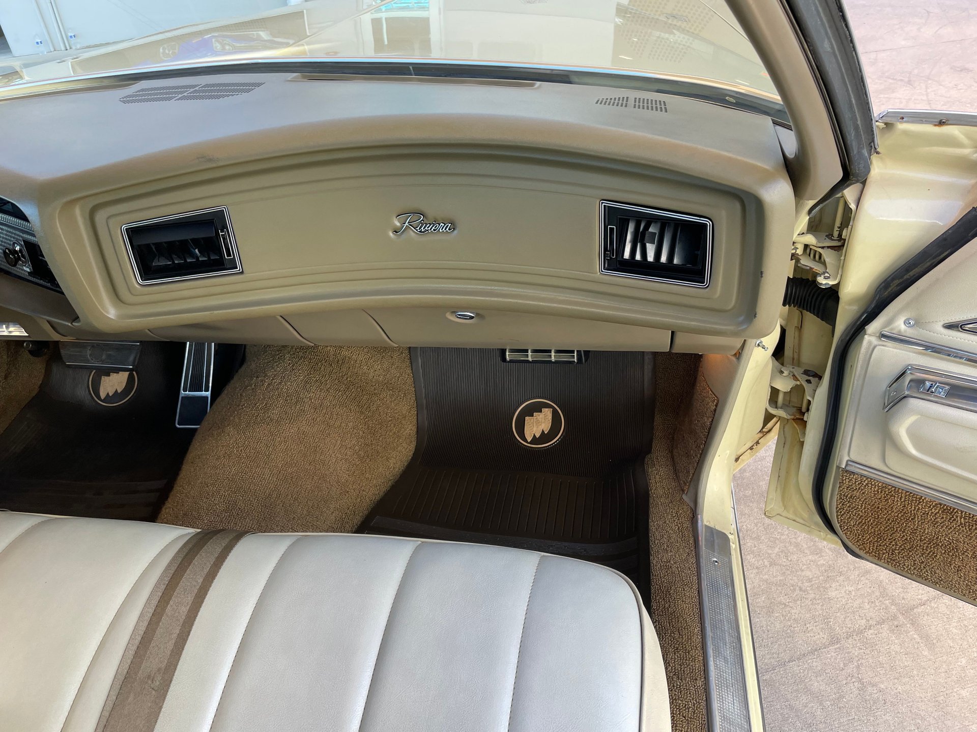 Vehicle photo 36