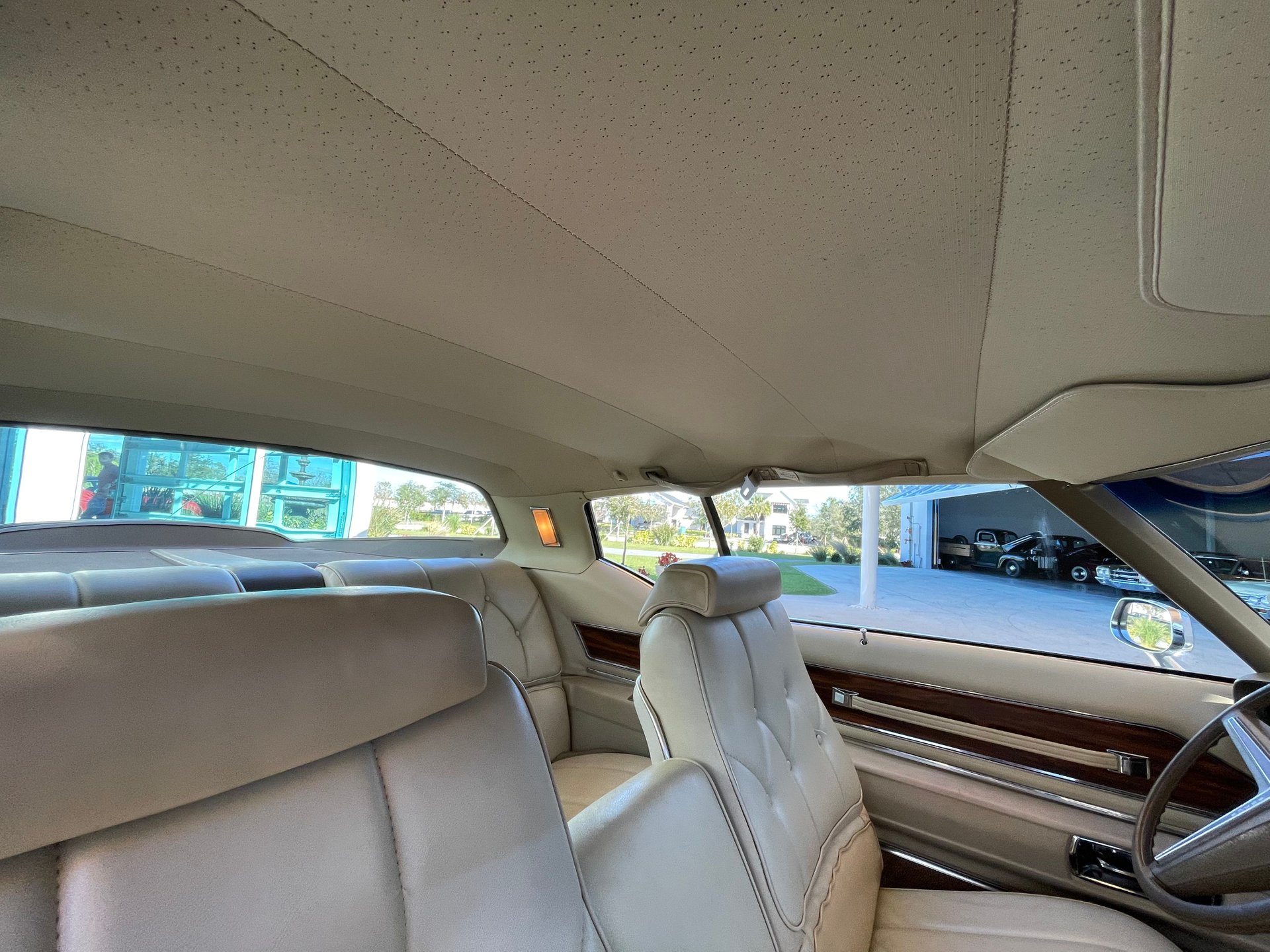 Vehicle photo 37