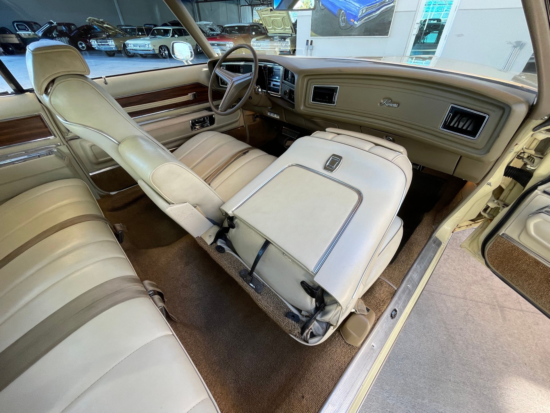 Vehicle photo 40