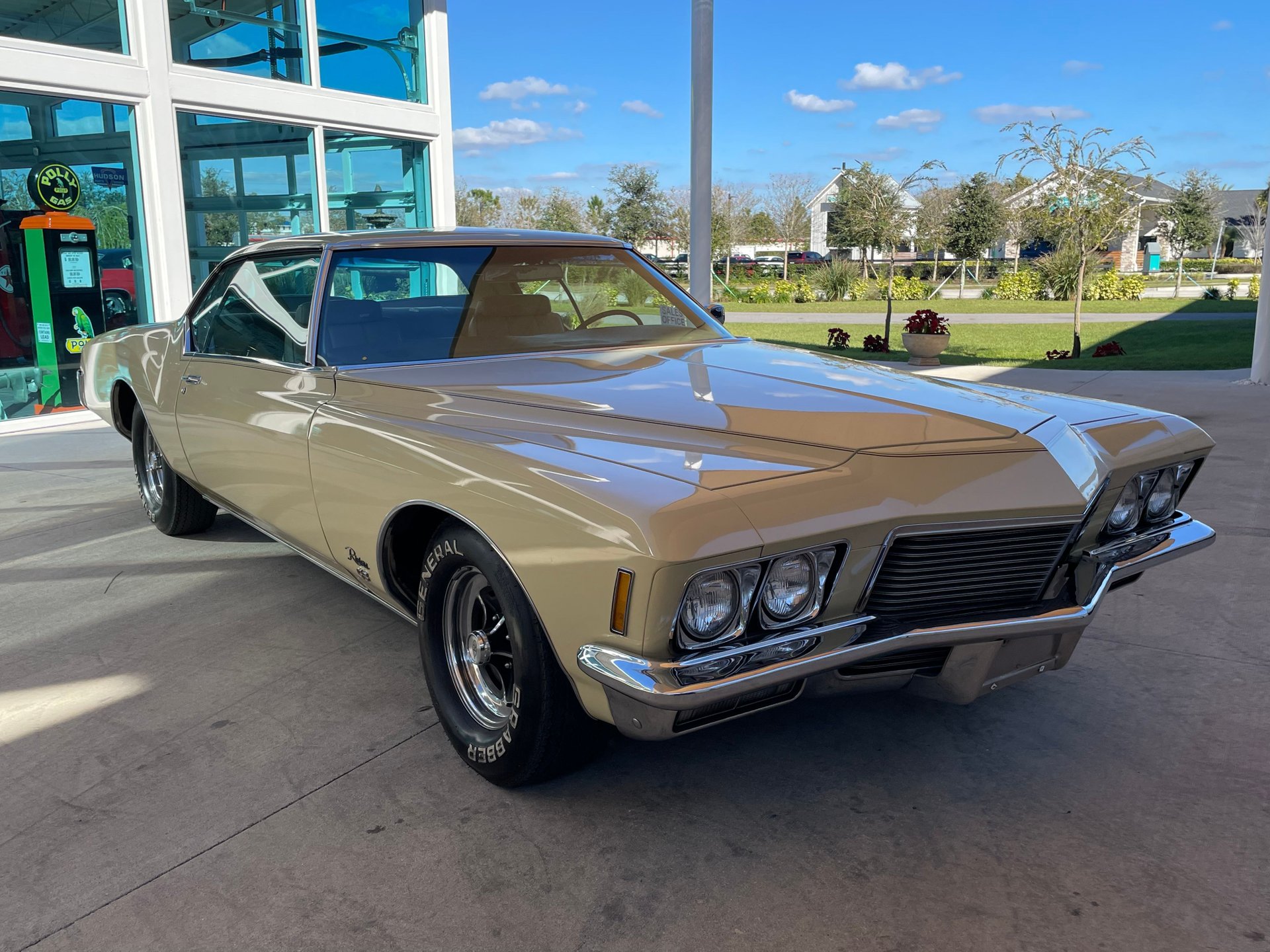 Vehicle photo 6