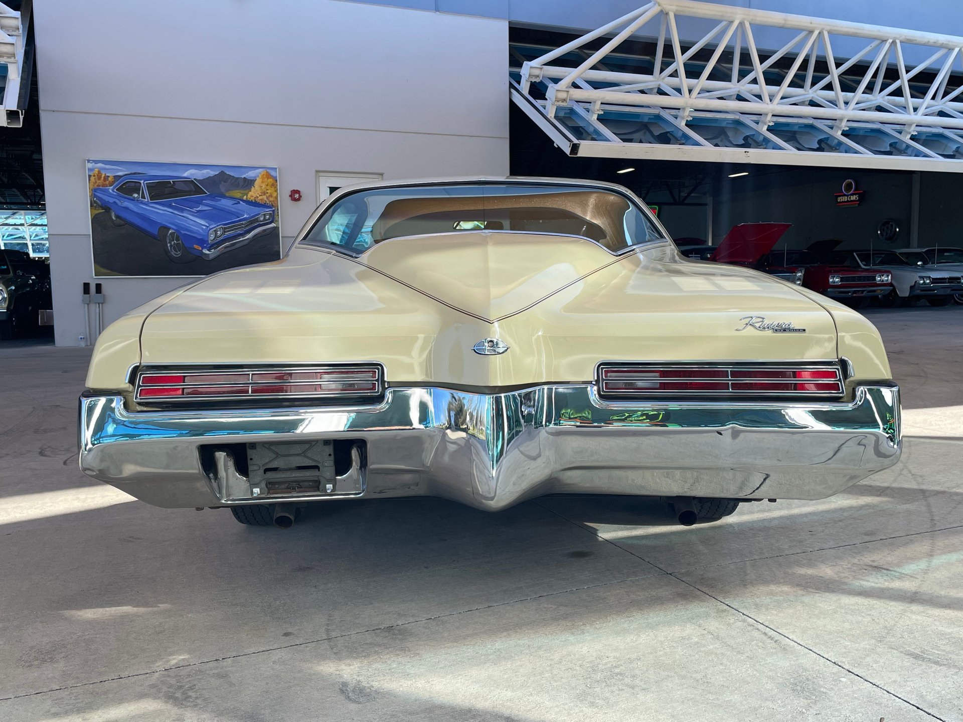 Vehicle photo 10