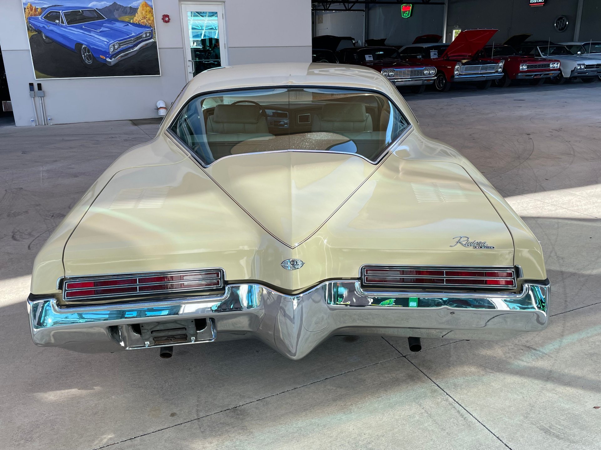 Vehicle photo 11