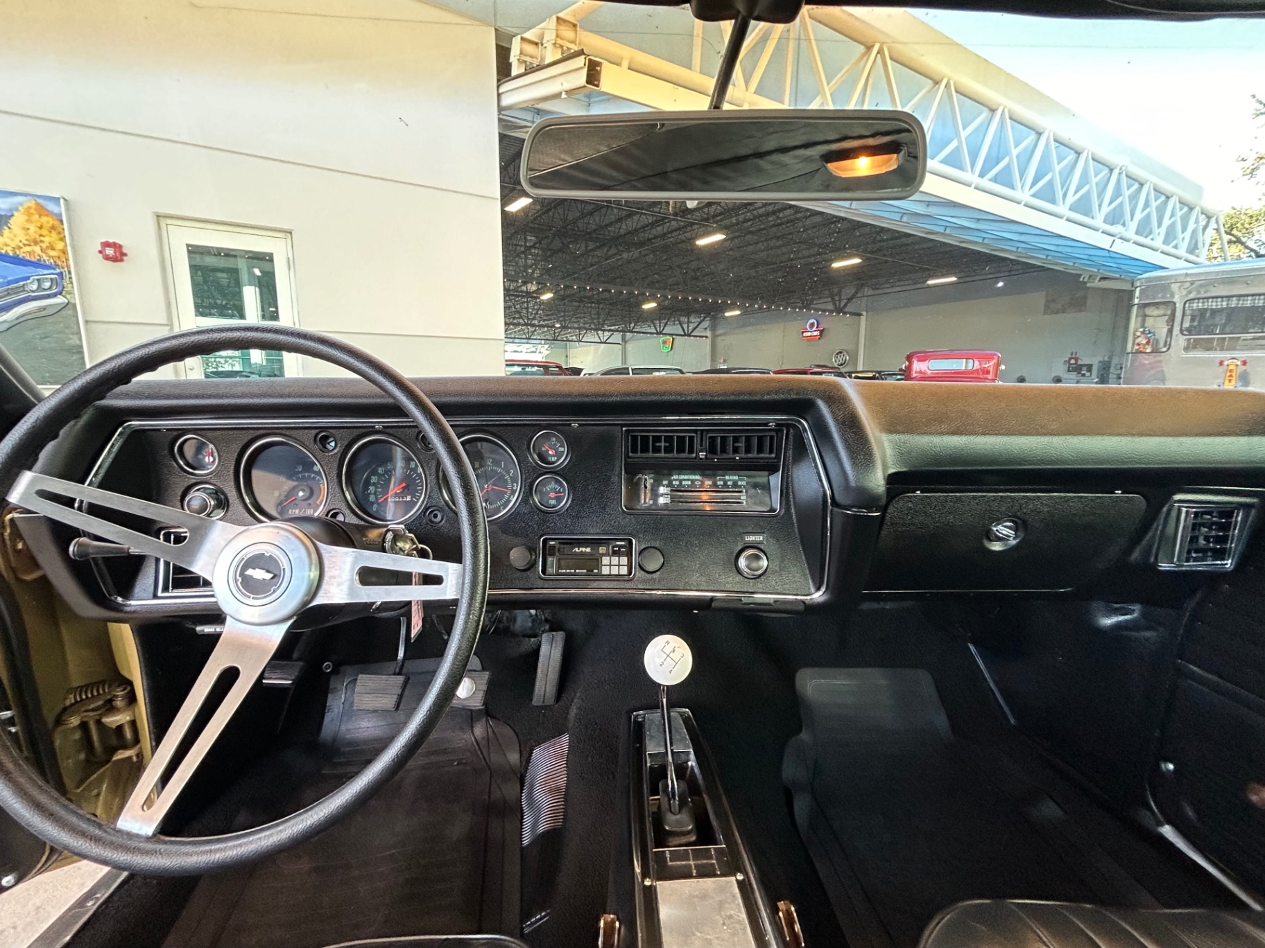 Vehicle photo 25