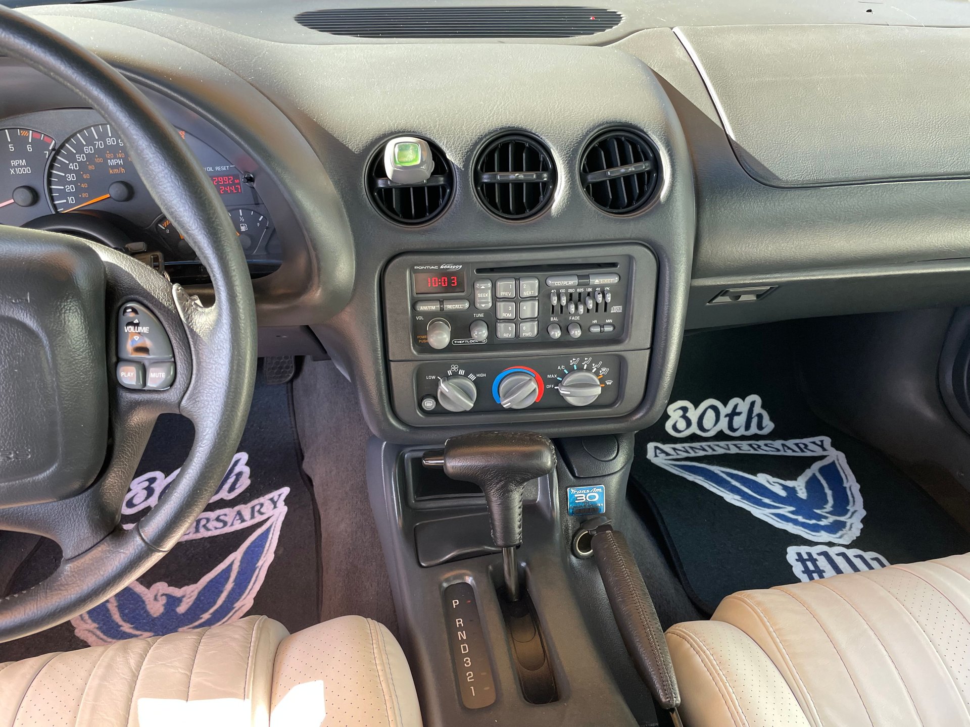 Vehicle photo 32