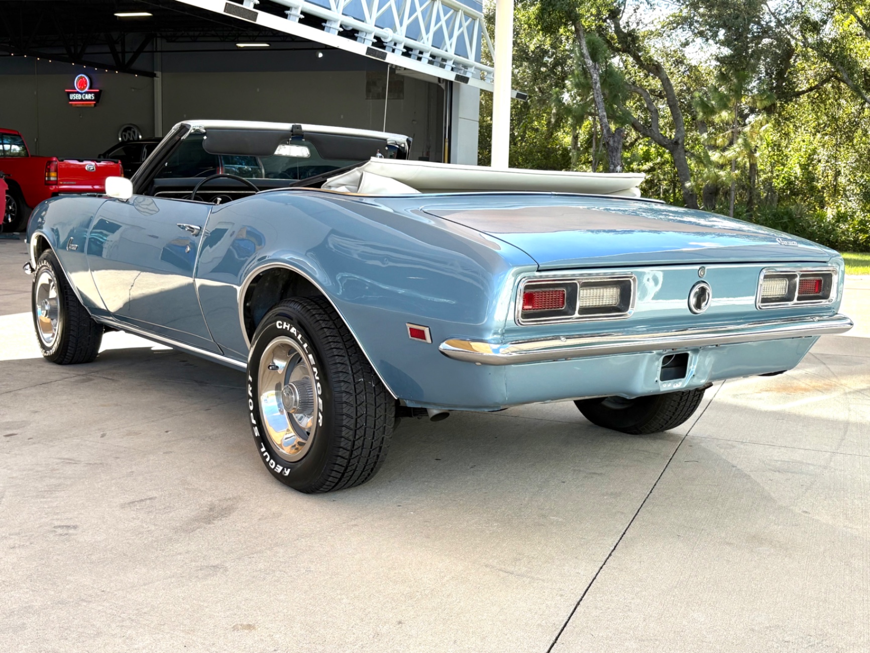 Vehicle photo 9