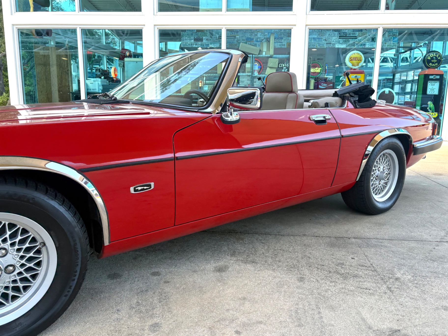 Vehicle photo 13