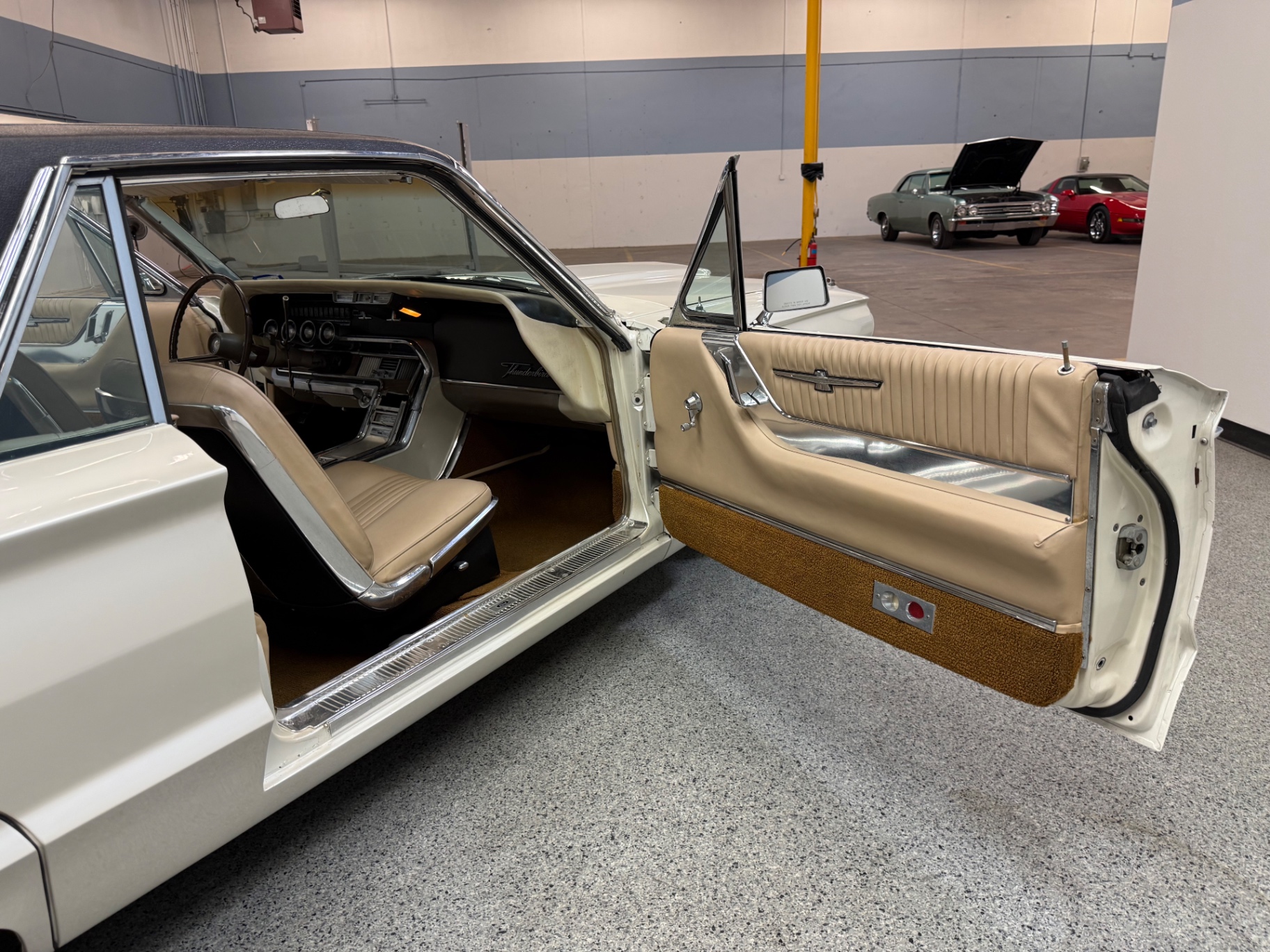 Vehicle photo 33