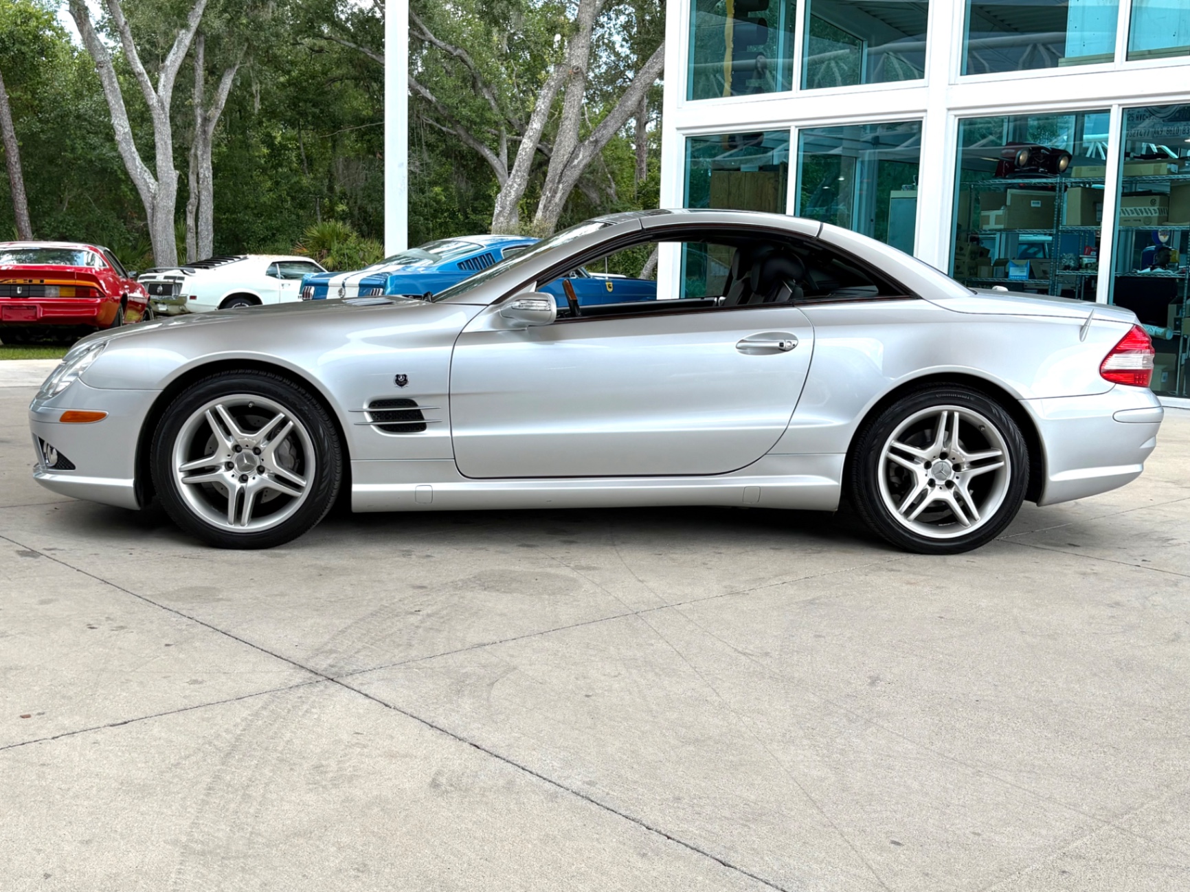 Vehicle photo 24