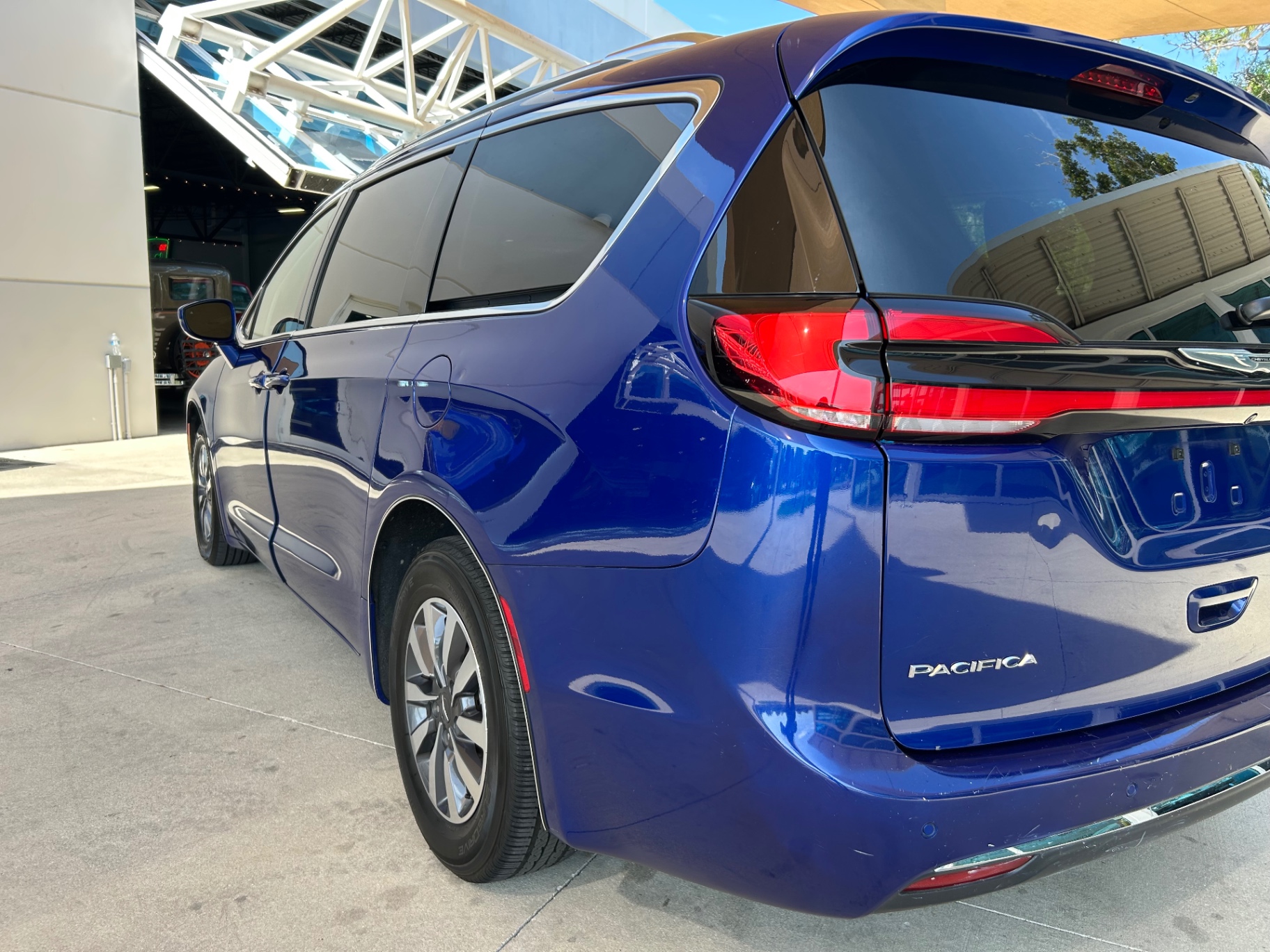 Vehicle photo 16