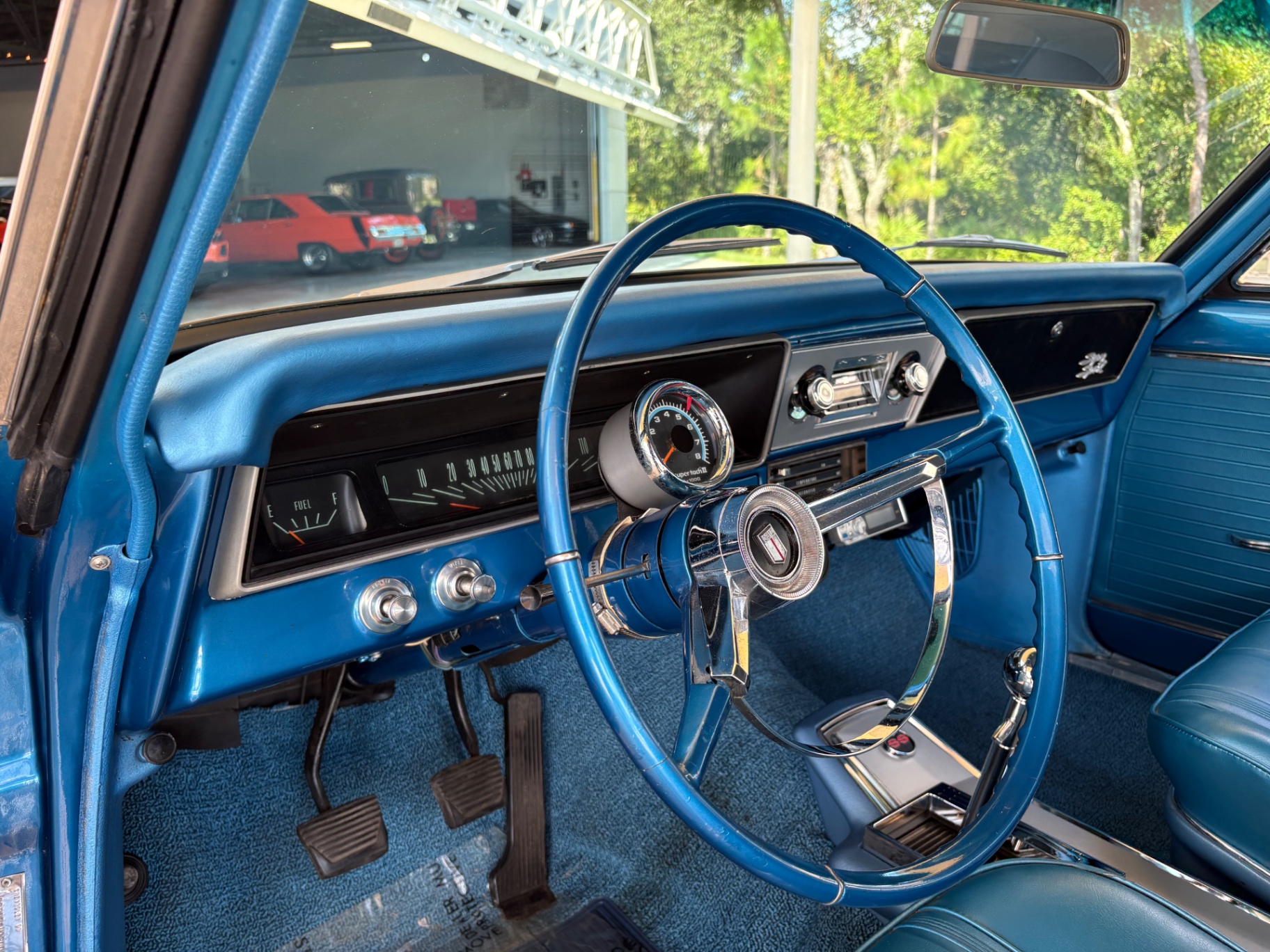 Vehicle photo 31