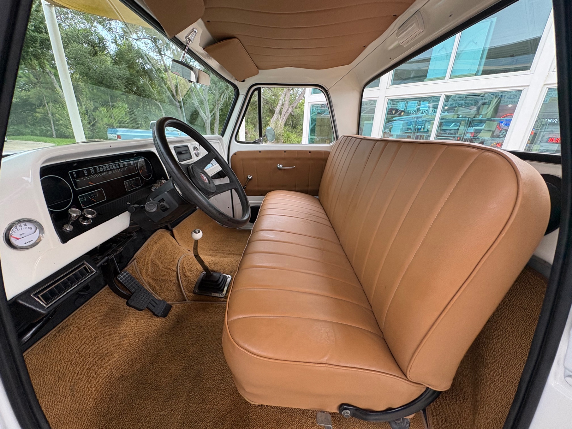 Vehicle photo 32