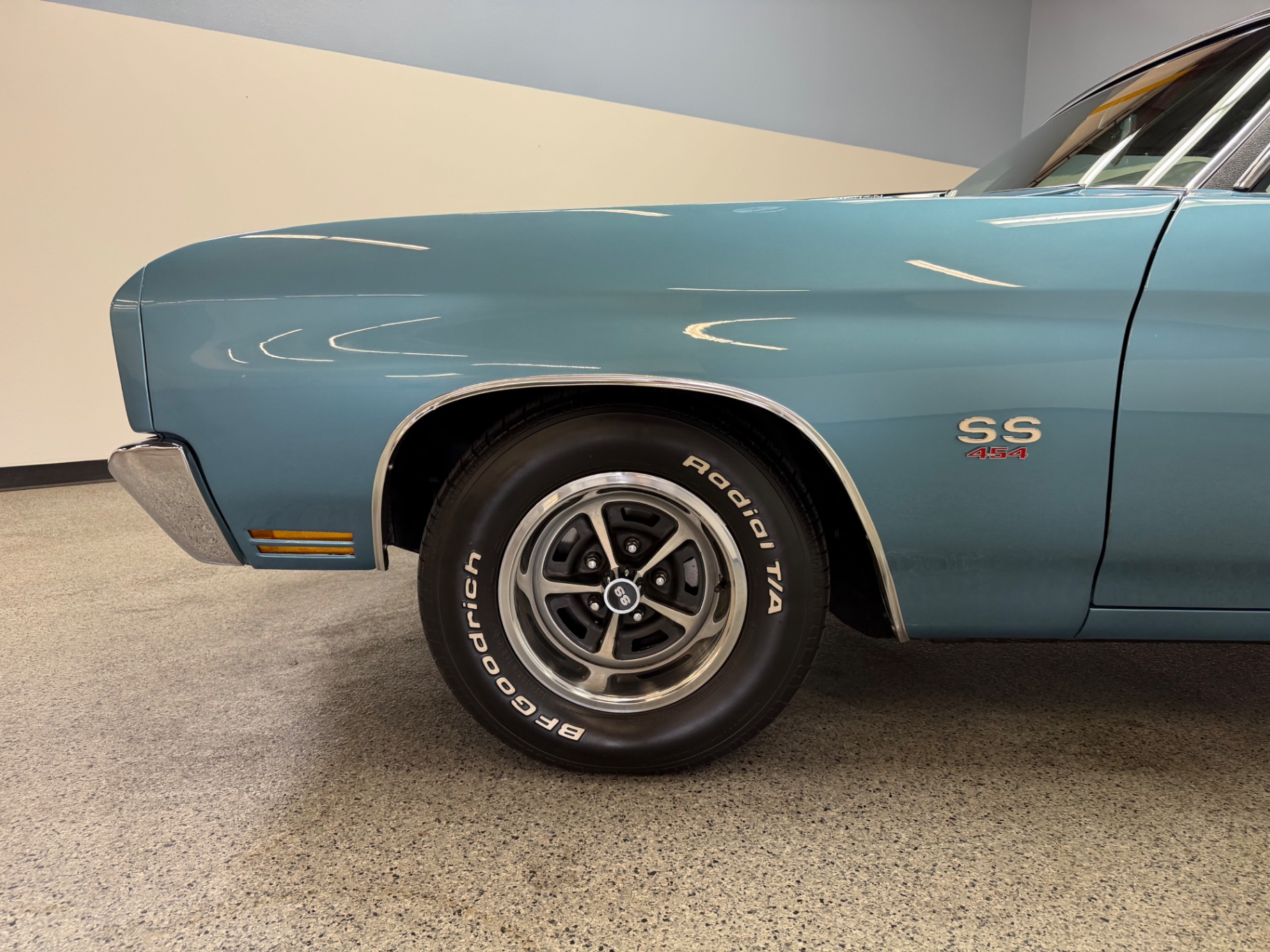 Vehicle photo 46