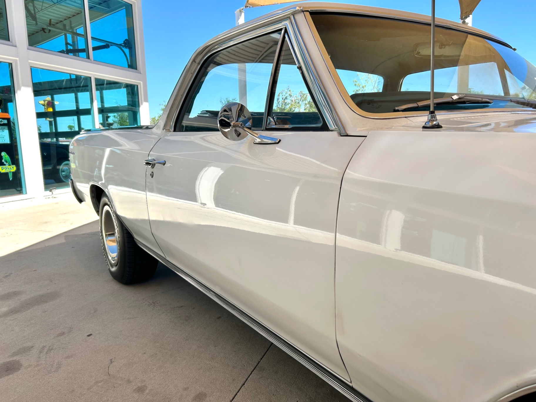 Vehicle photo 17
