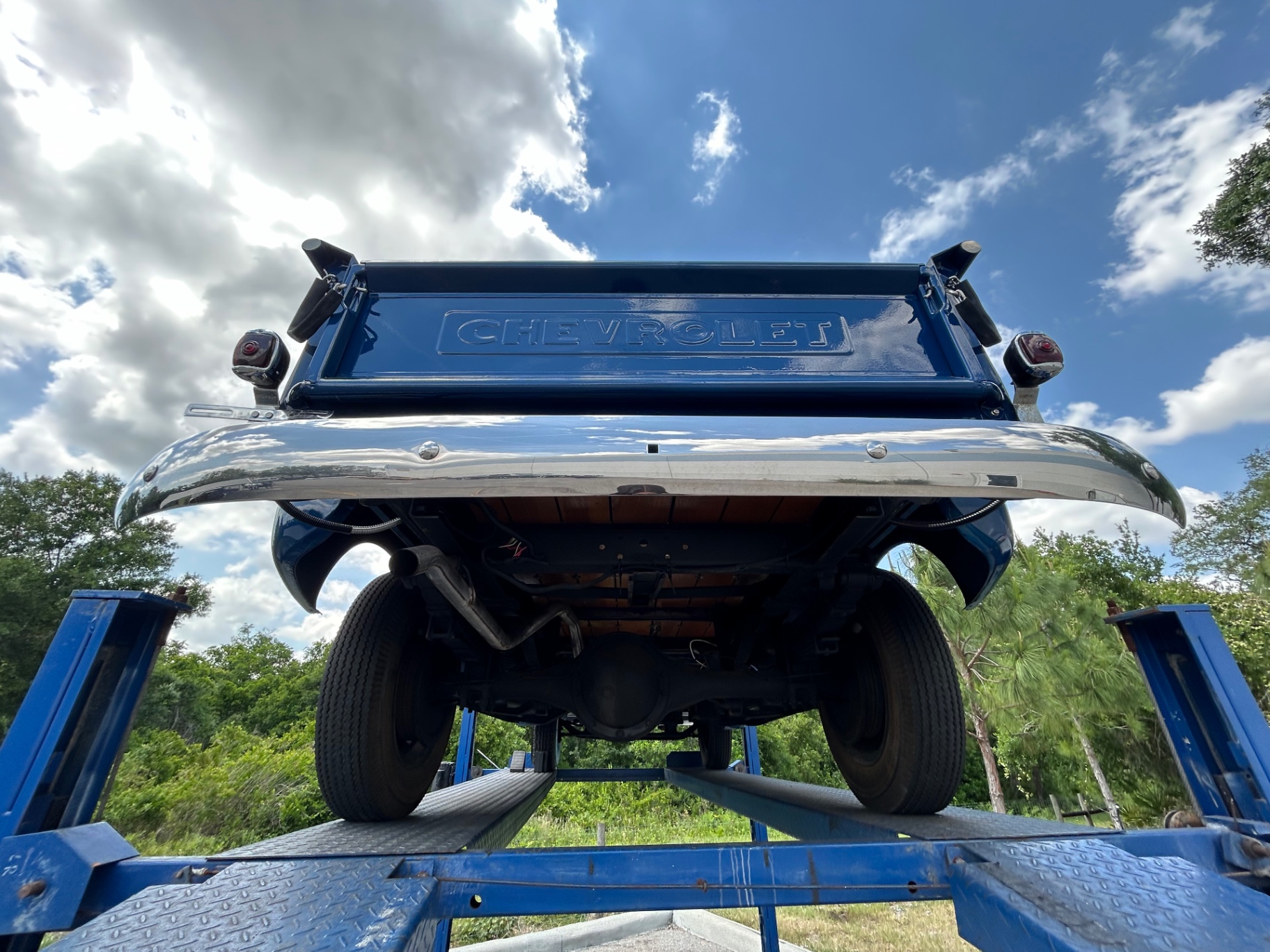 Vehicle photo 22
