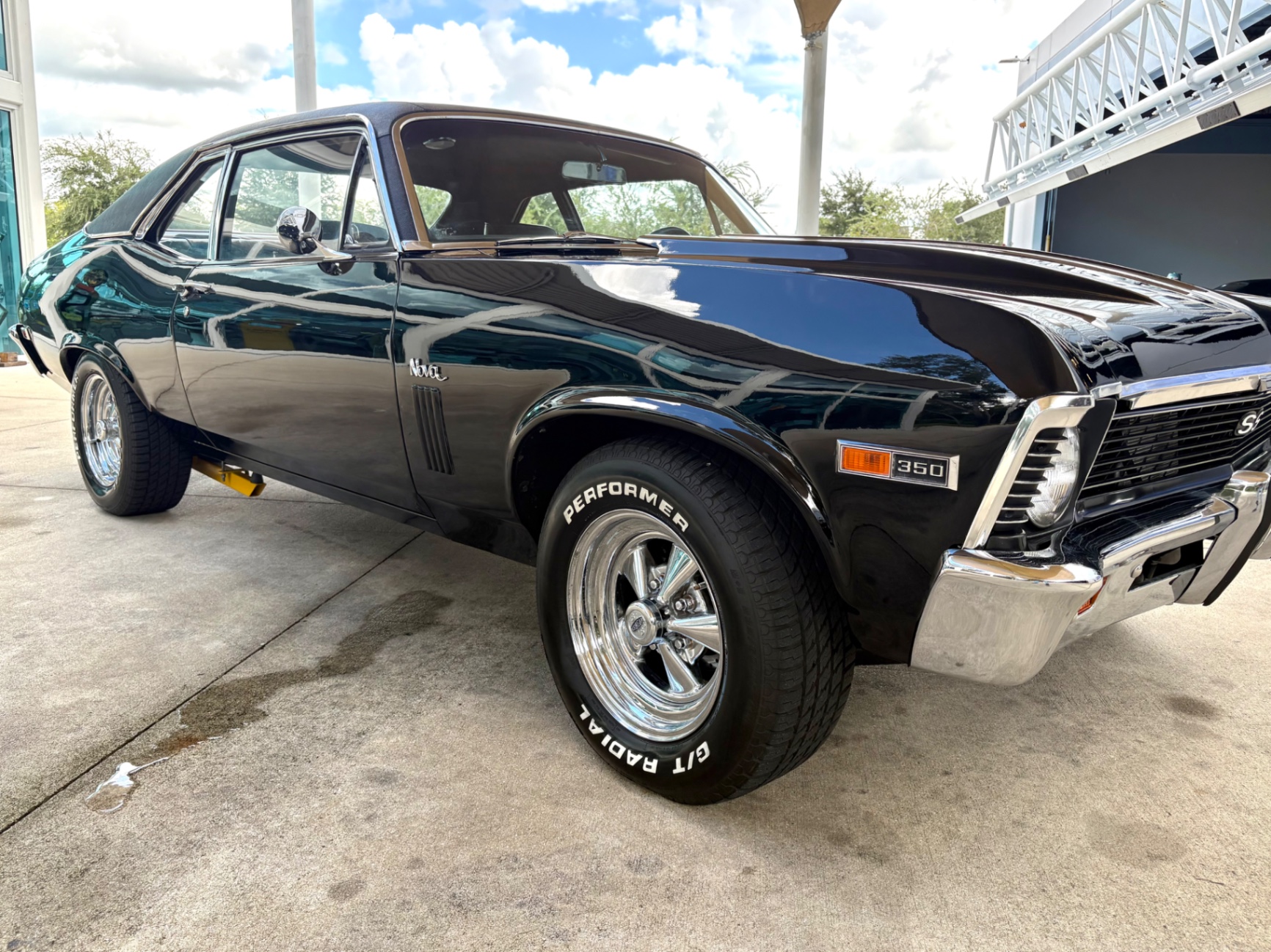 Vehicle photo 19