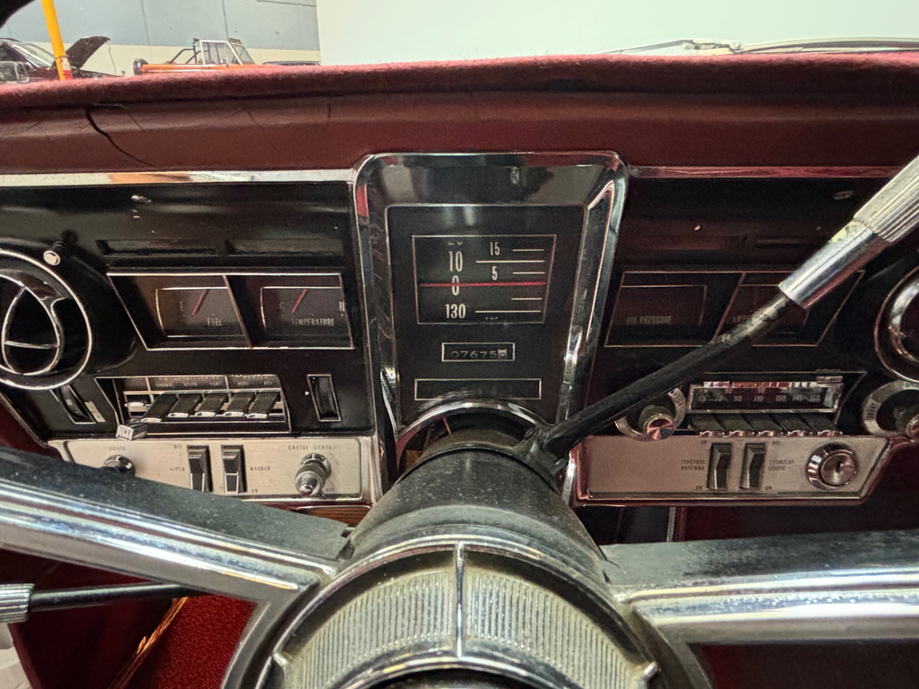 Vehicle photo 25