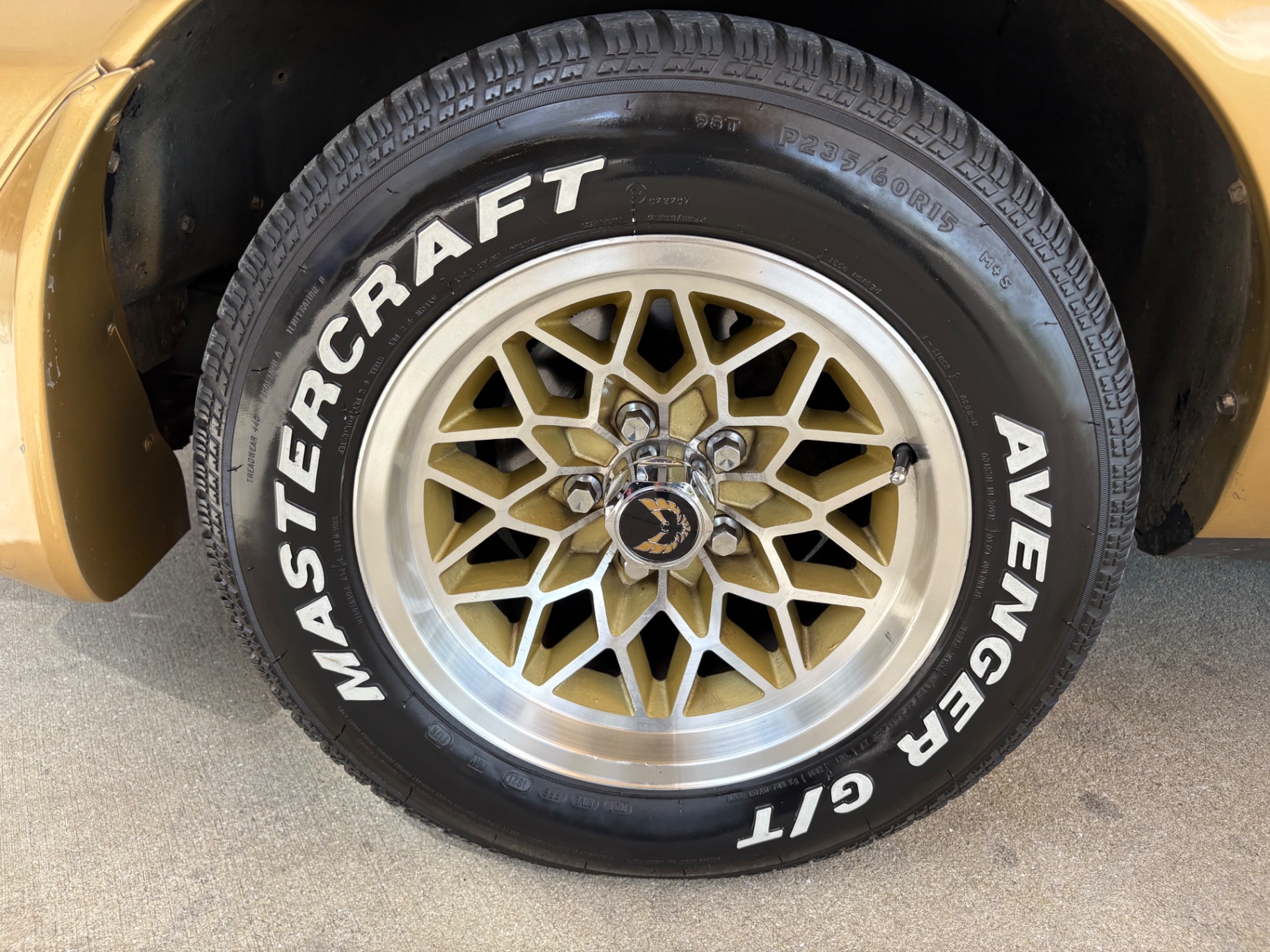 Vehicle photo 20