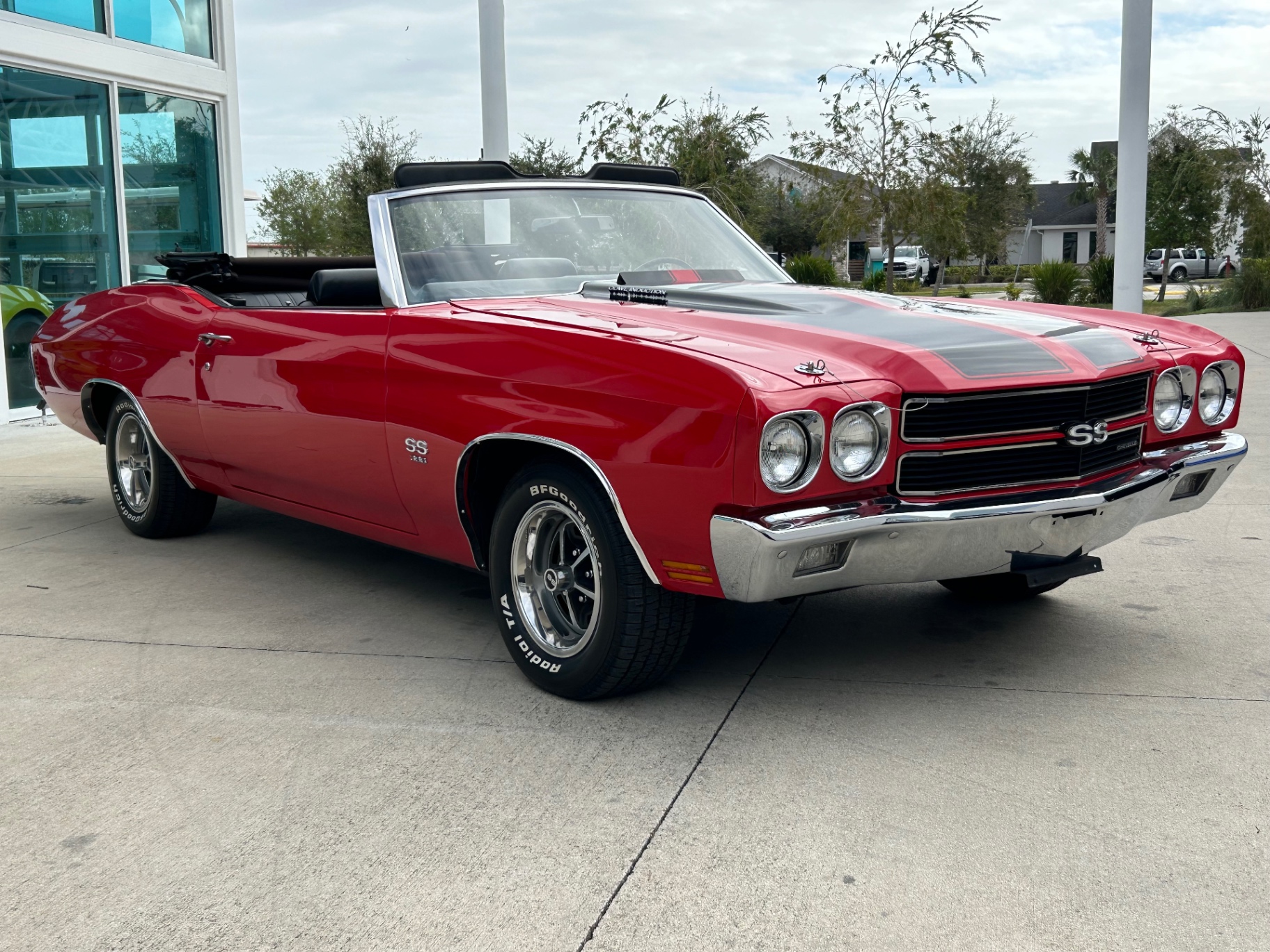 Vehicle photo 3