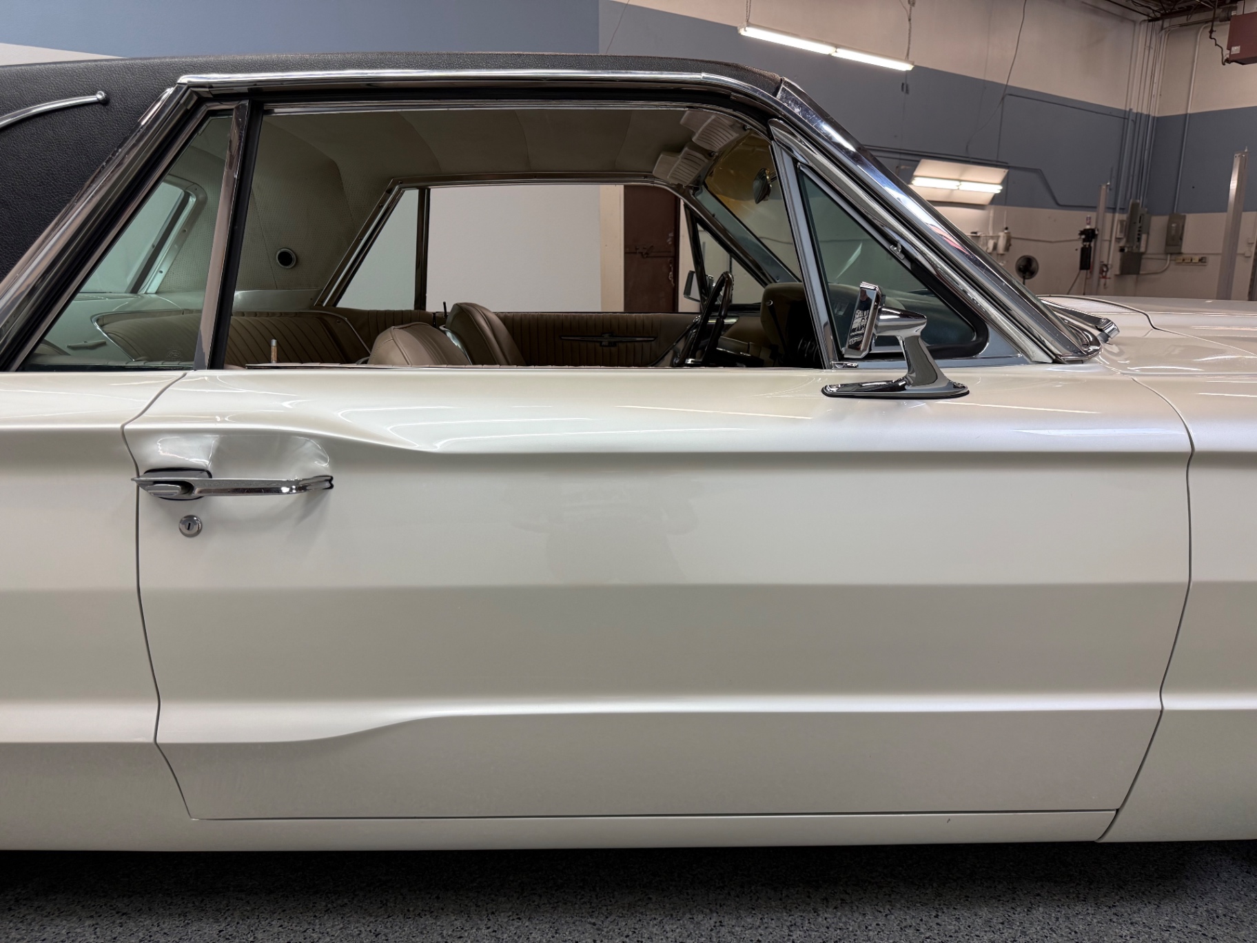 Vehicle photo 18