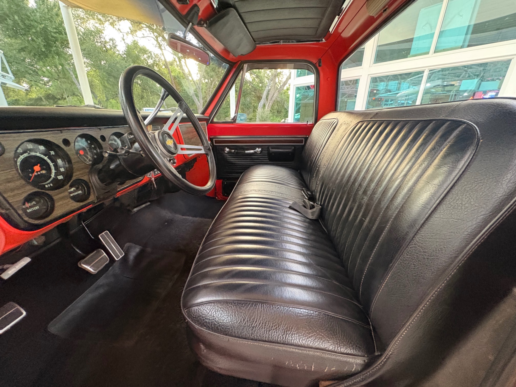 Vehicle photo 34