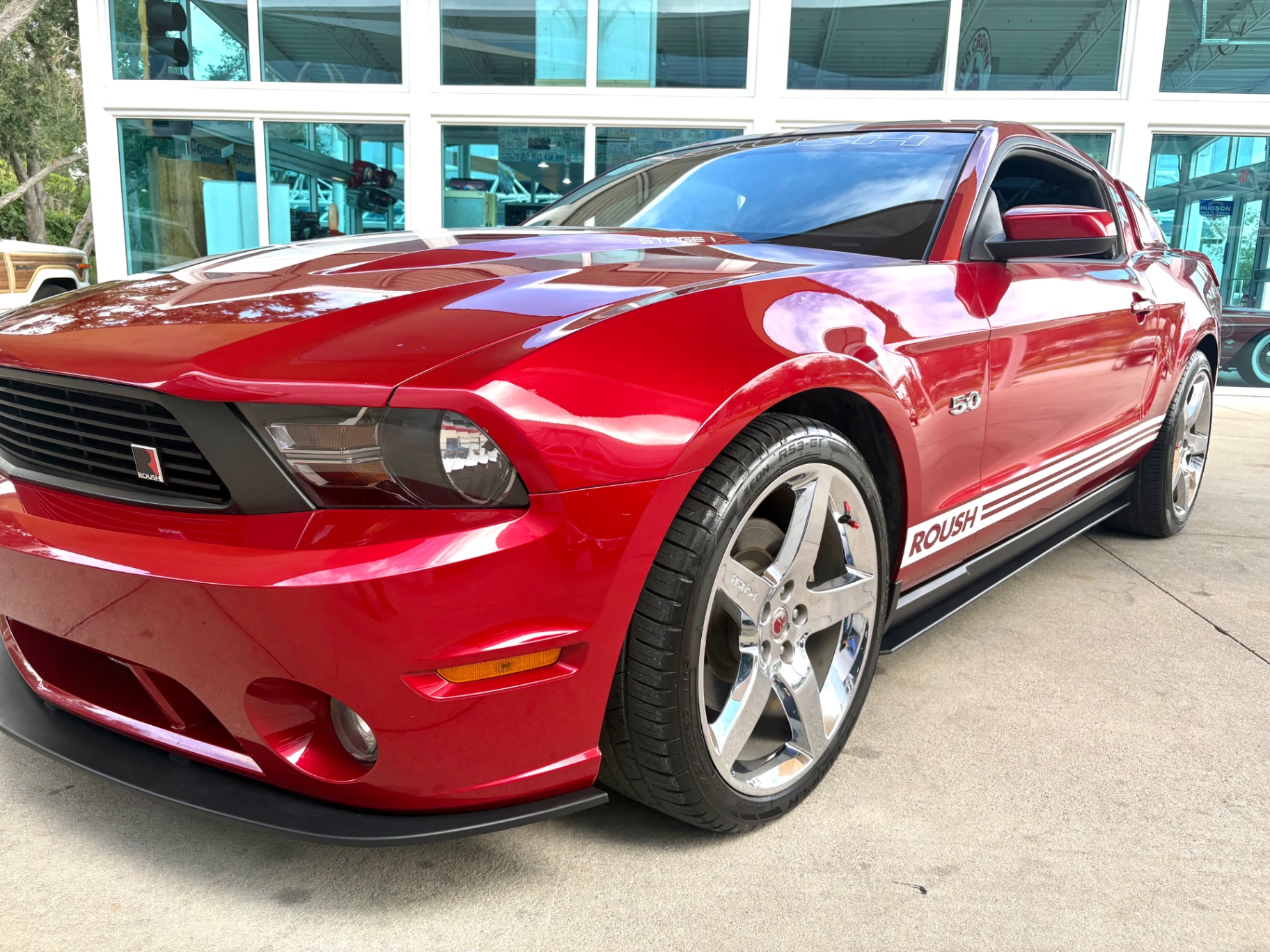 Vehicle photo 13
