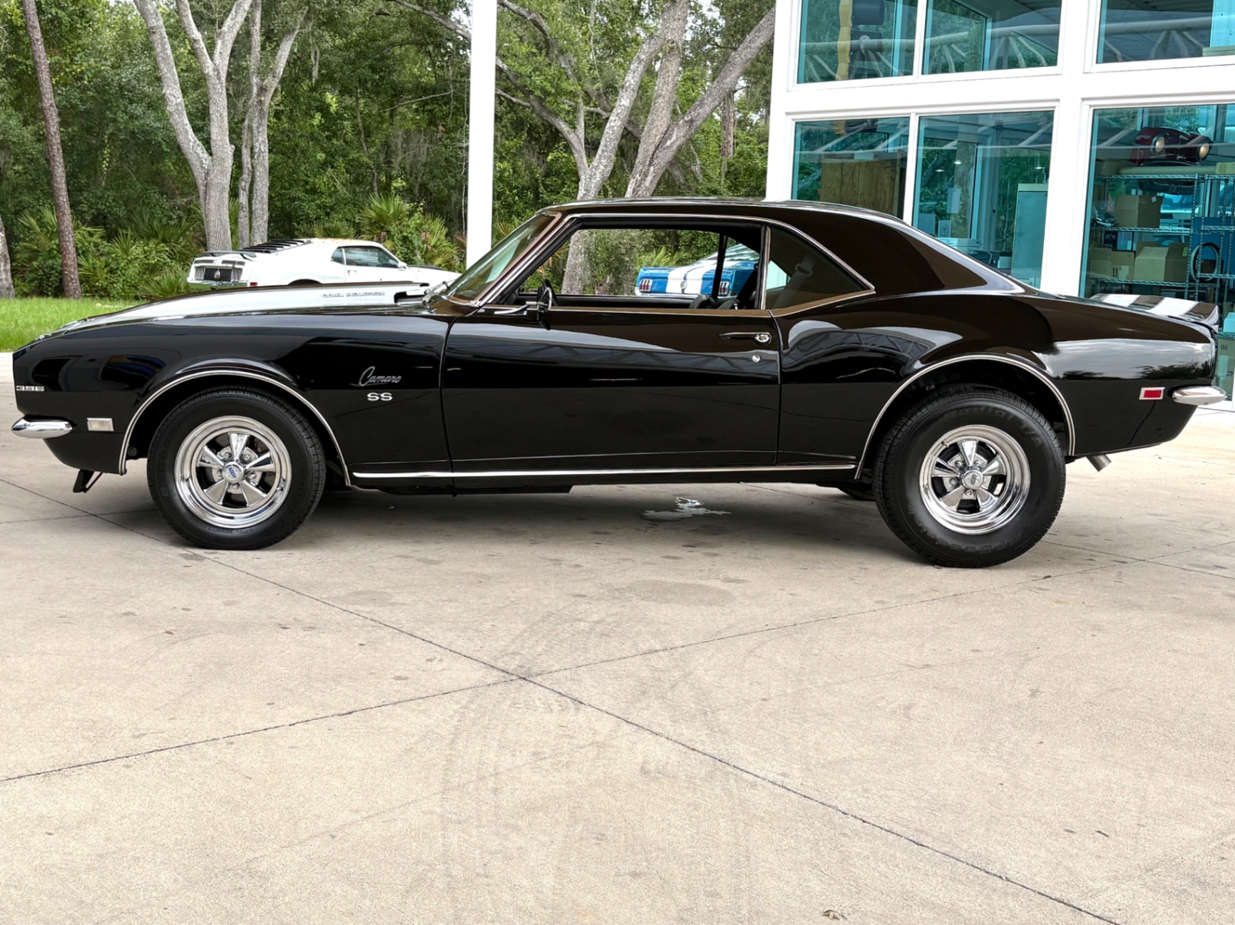 Vehicle photo 10