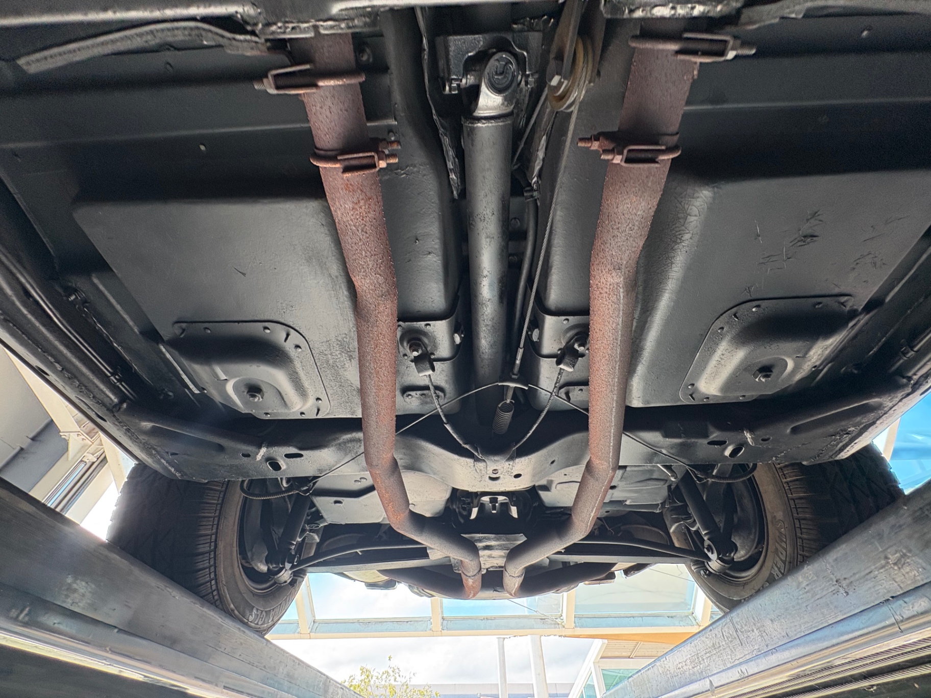Vehicle photo 54