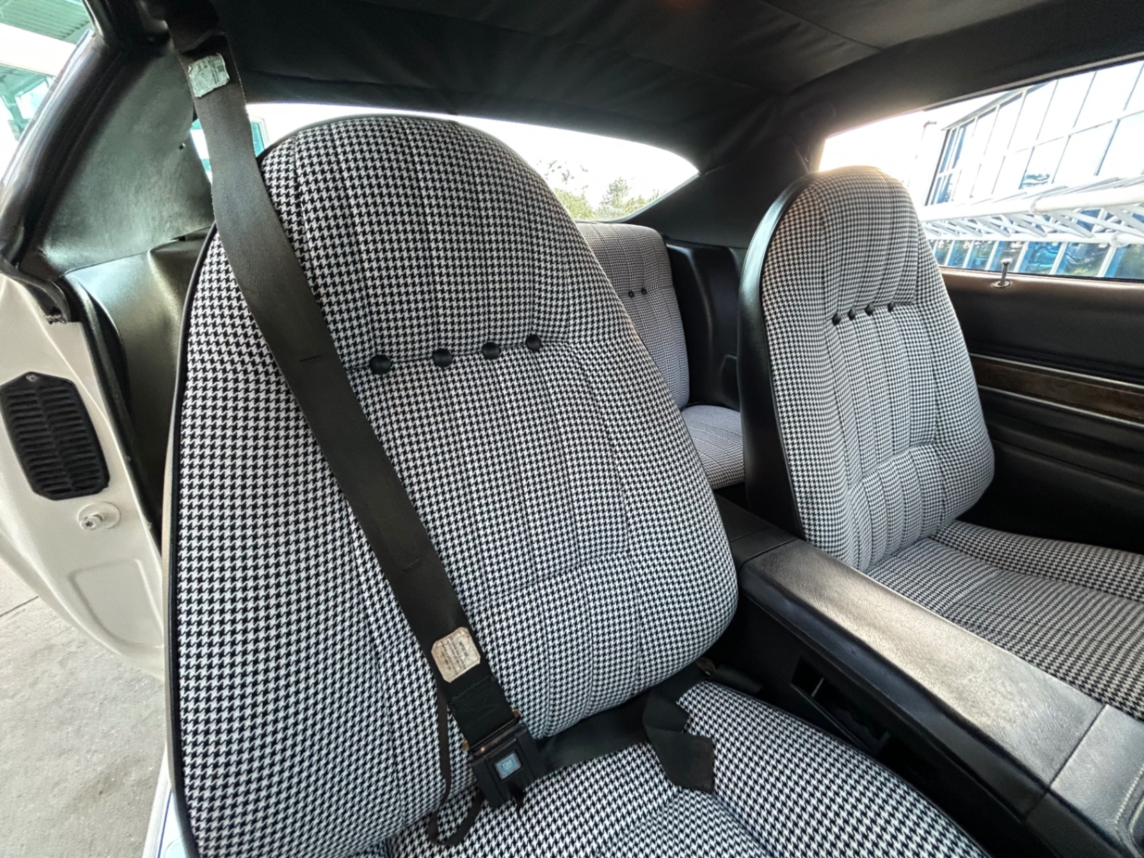 Vehicle photo 38