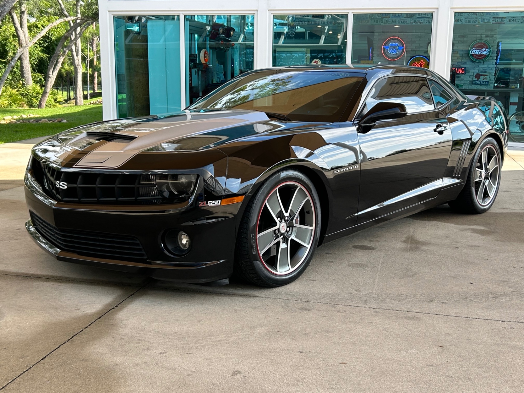 Vehicle photo 11